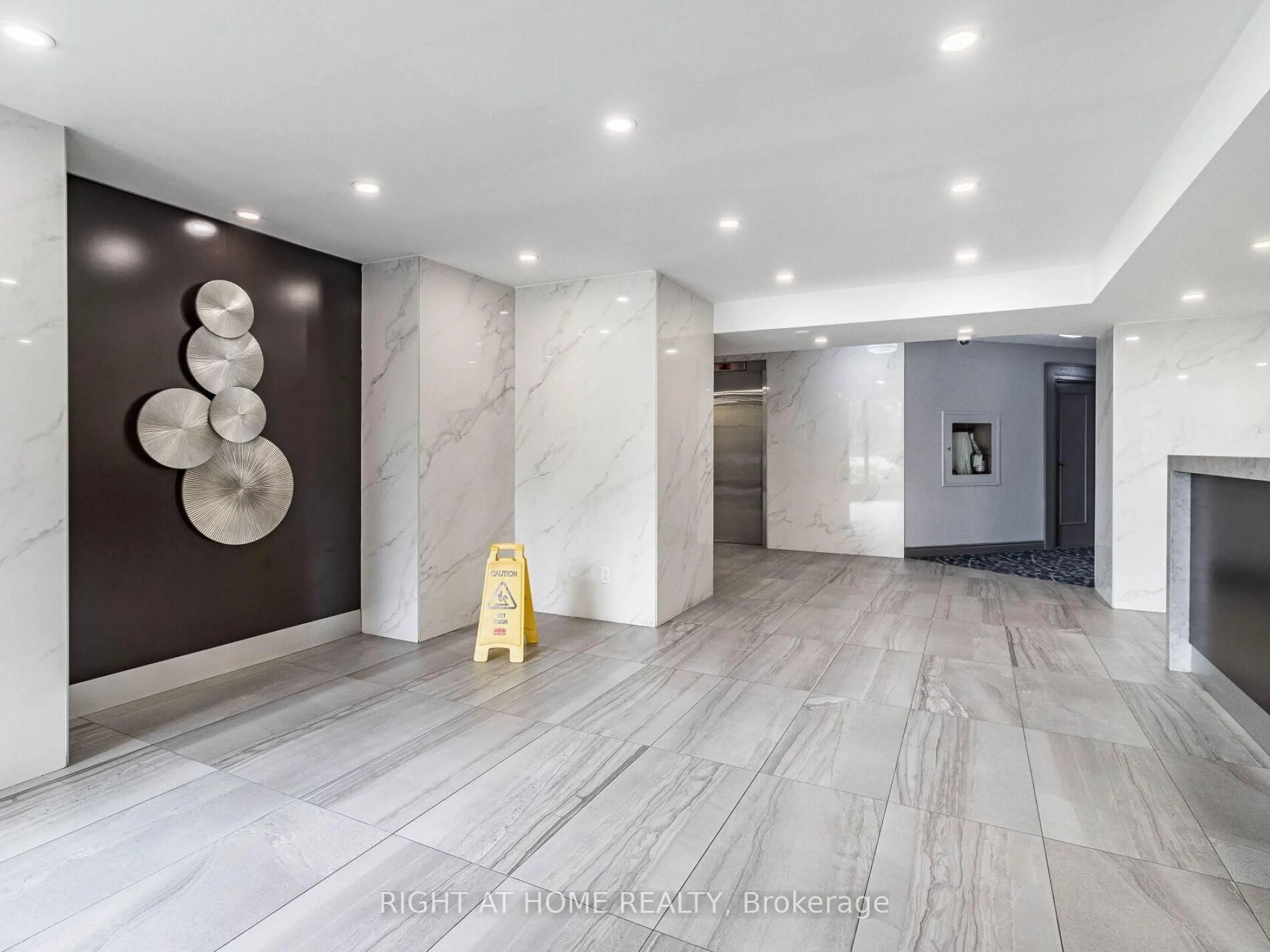 Unknown for 234 Albion Rd #305, Toronto Ontario M9W 6A5