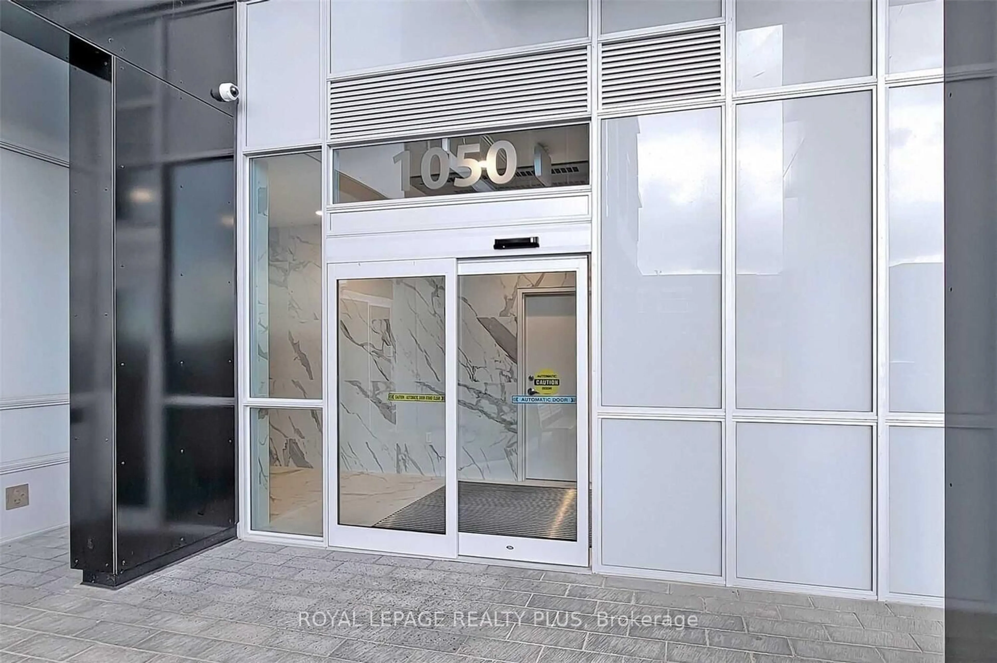 Indoor foyer for 1050 Main St #208, Milton Ontario L9T 6H7