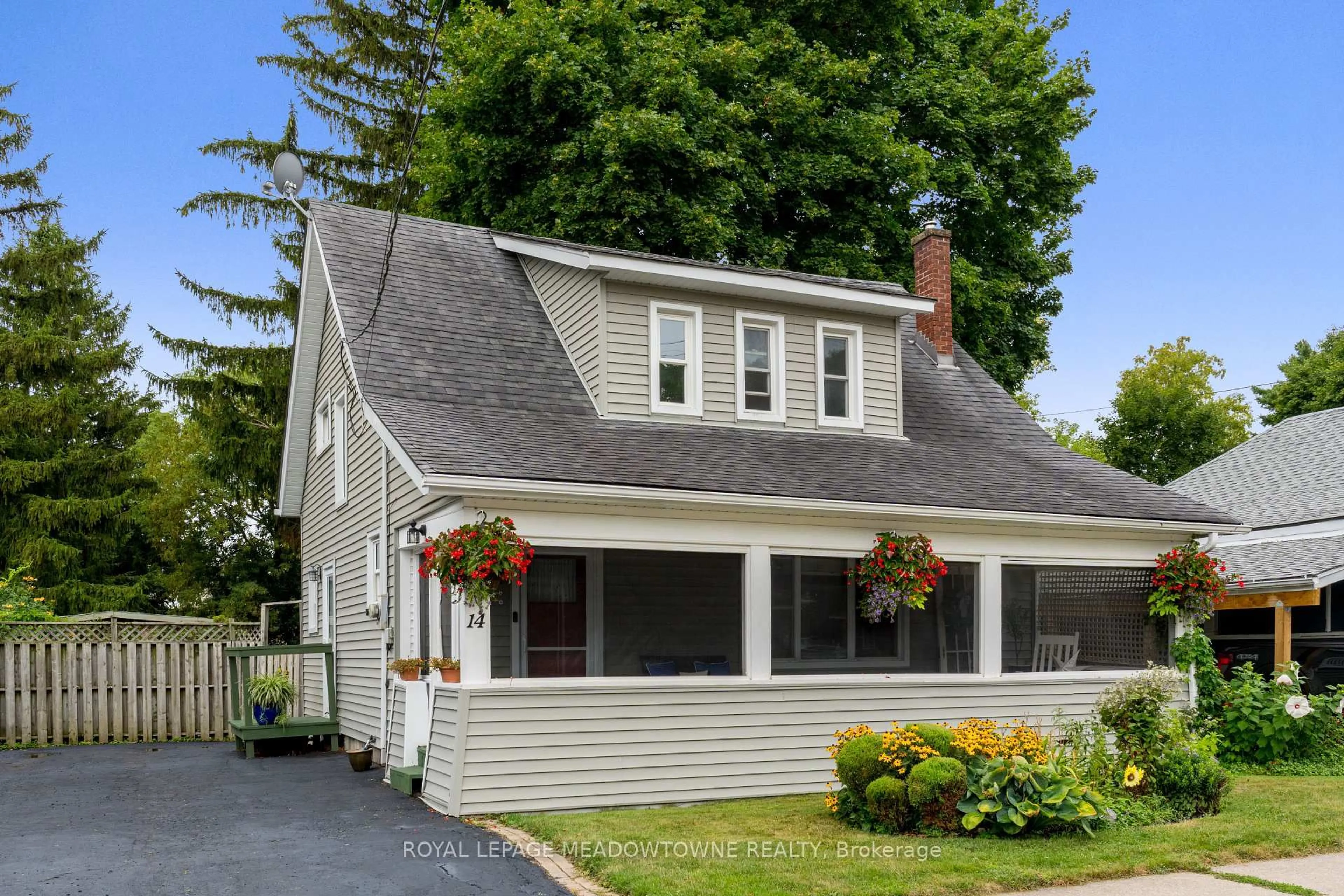 Home with vinyl exterior material, street for 14 Academy Rd, Halton Hills Ontario L7G 3N8