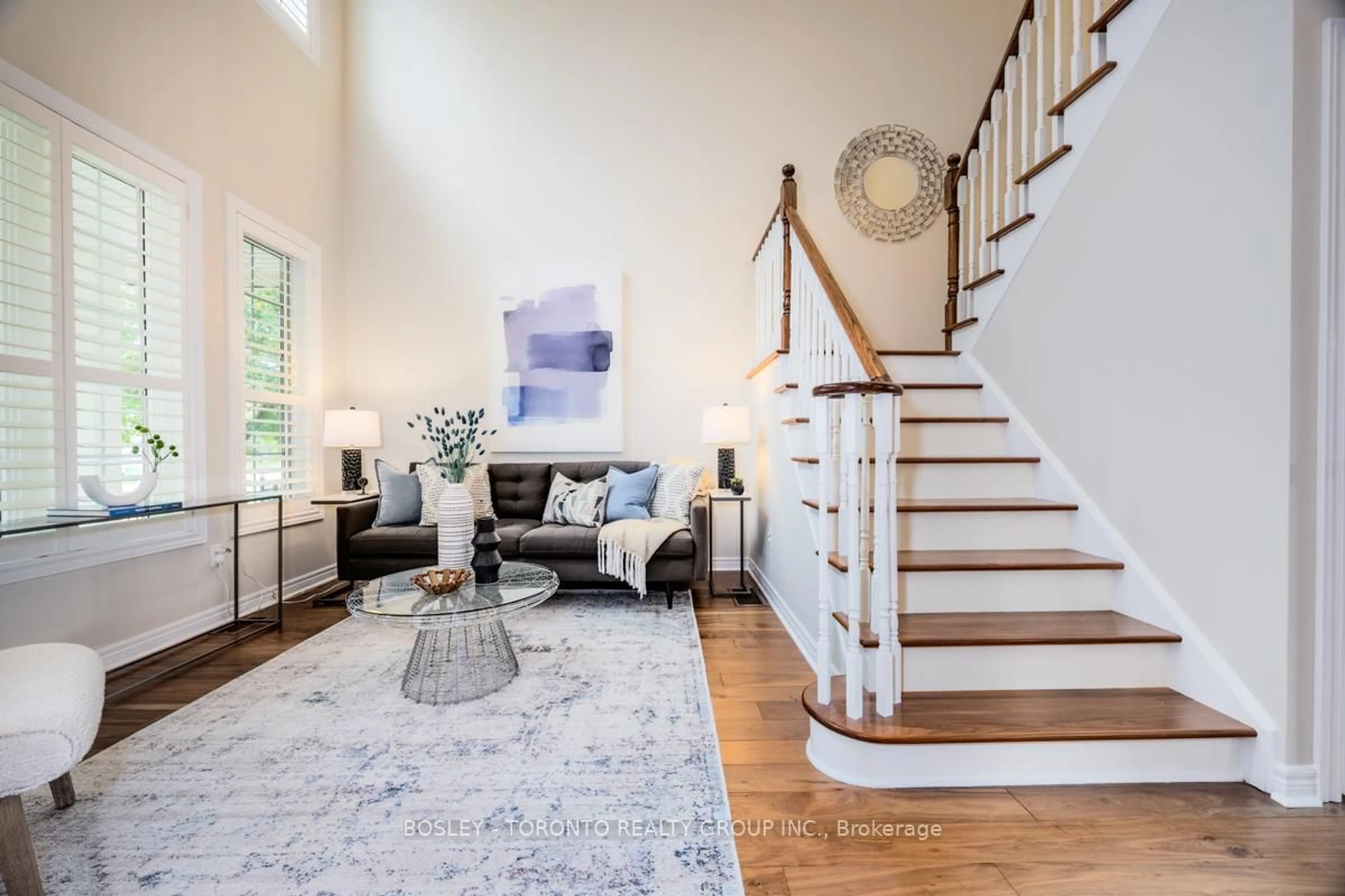 Indoor entryway for 5682 Passion Flower Blvd, Mississauga Ontario L5M 7E7