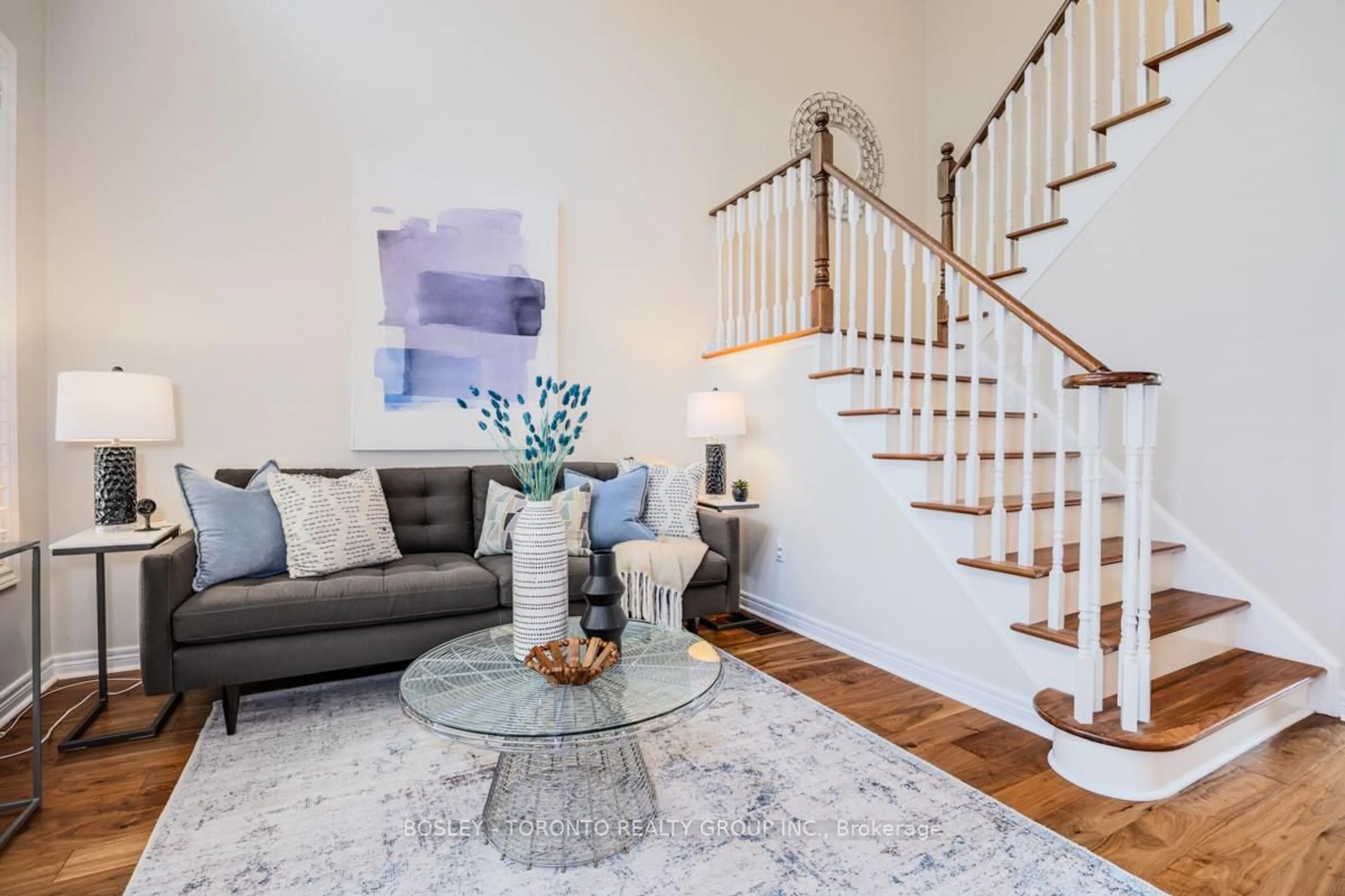 Living room with furniture, unknown for 5682 Passion Flower Blvd, Mississauga Ontario L5M 7E7