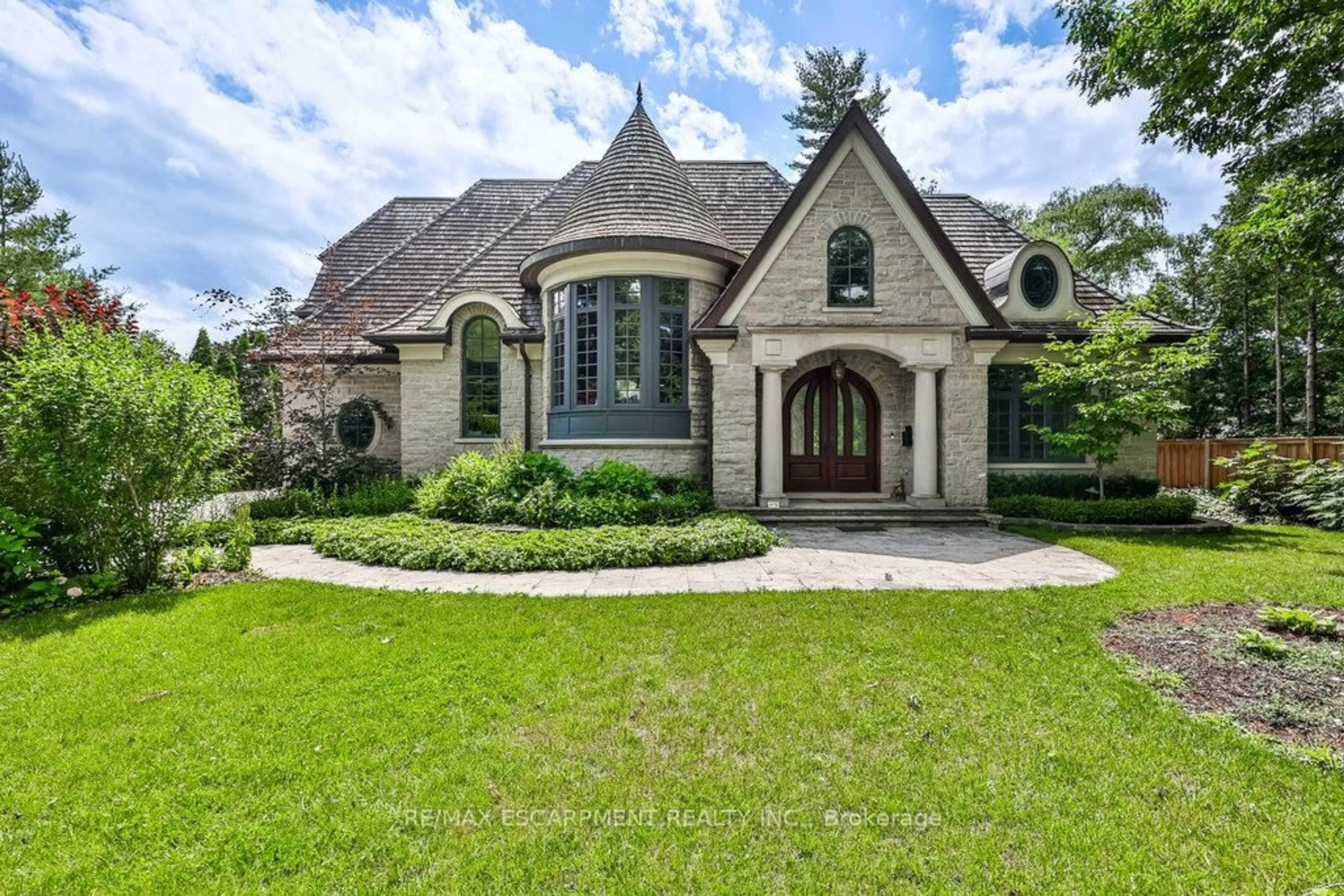 Home with brick exterior material, street for 1476 Carmen Dr, Mississauga Ontario L5G 3Z1