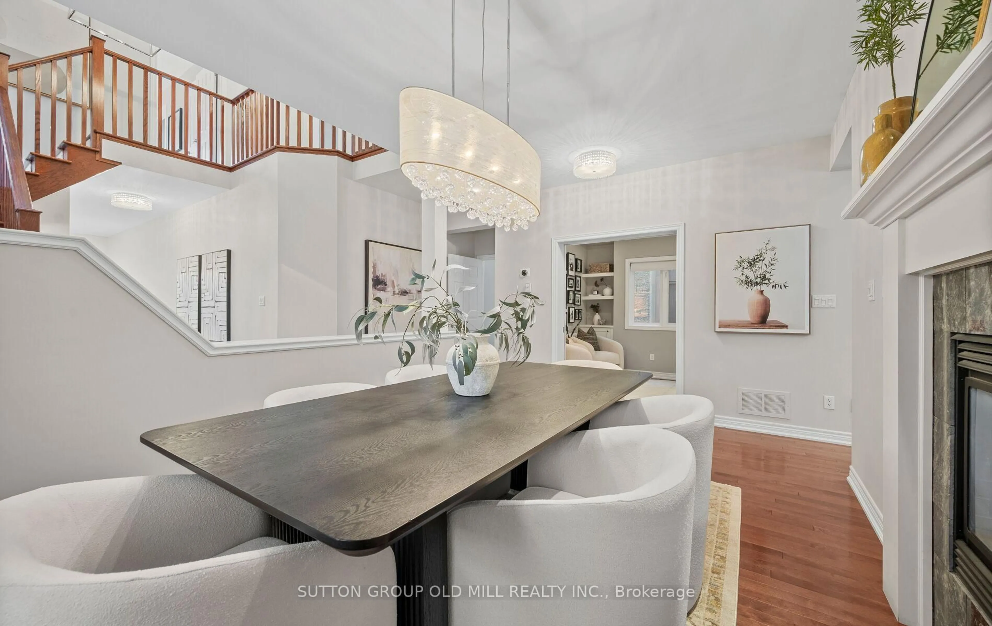 Open concept kitchen, ceramic/tile floor for 3304 Stalybridge Dr, Oakville Ontario L6M 0K8