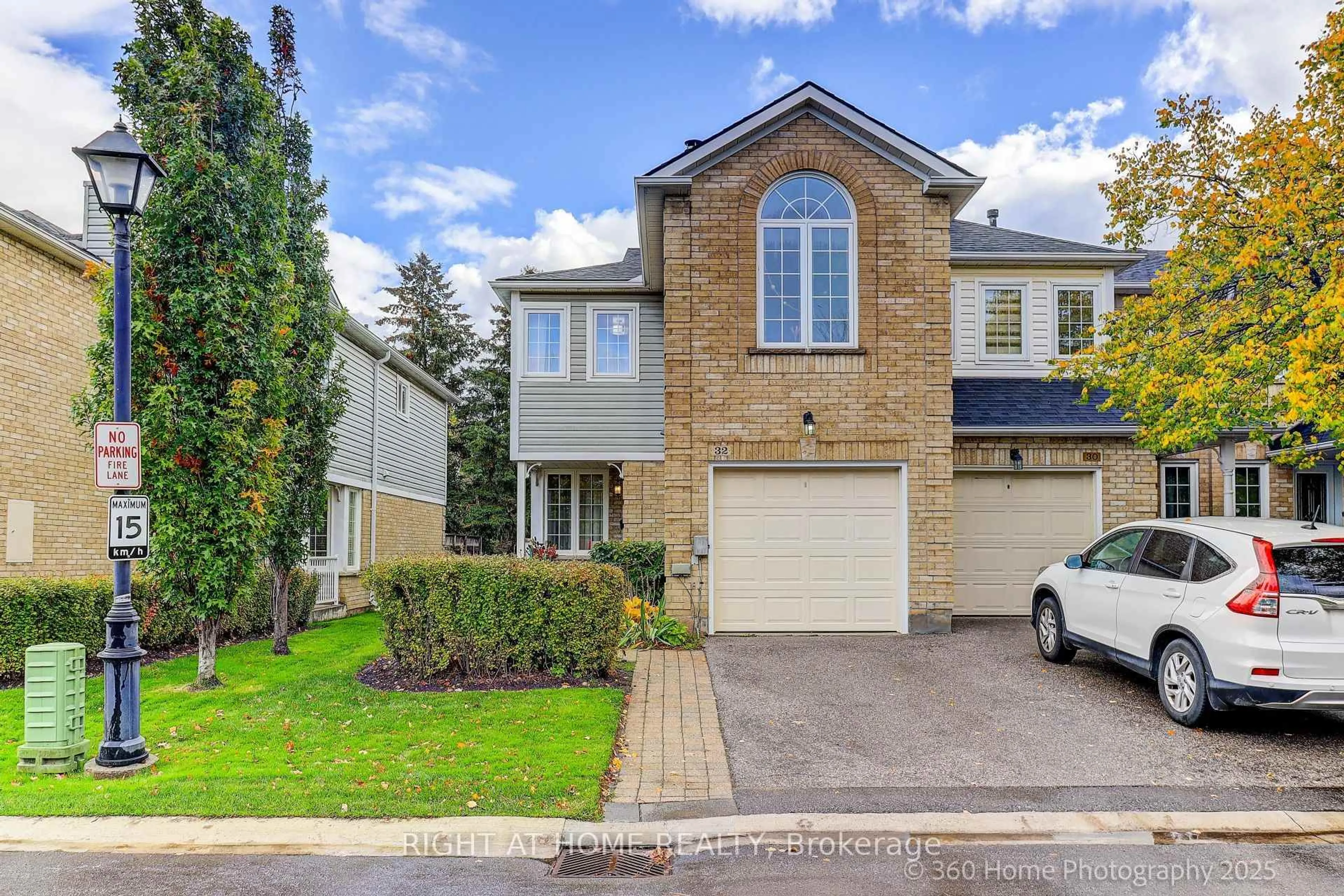 Home with brick exterior material, street for 32 Heathcliffe Sq, Brampton Ontario L6S 5P7