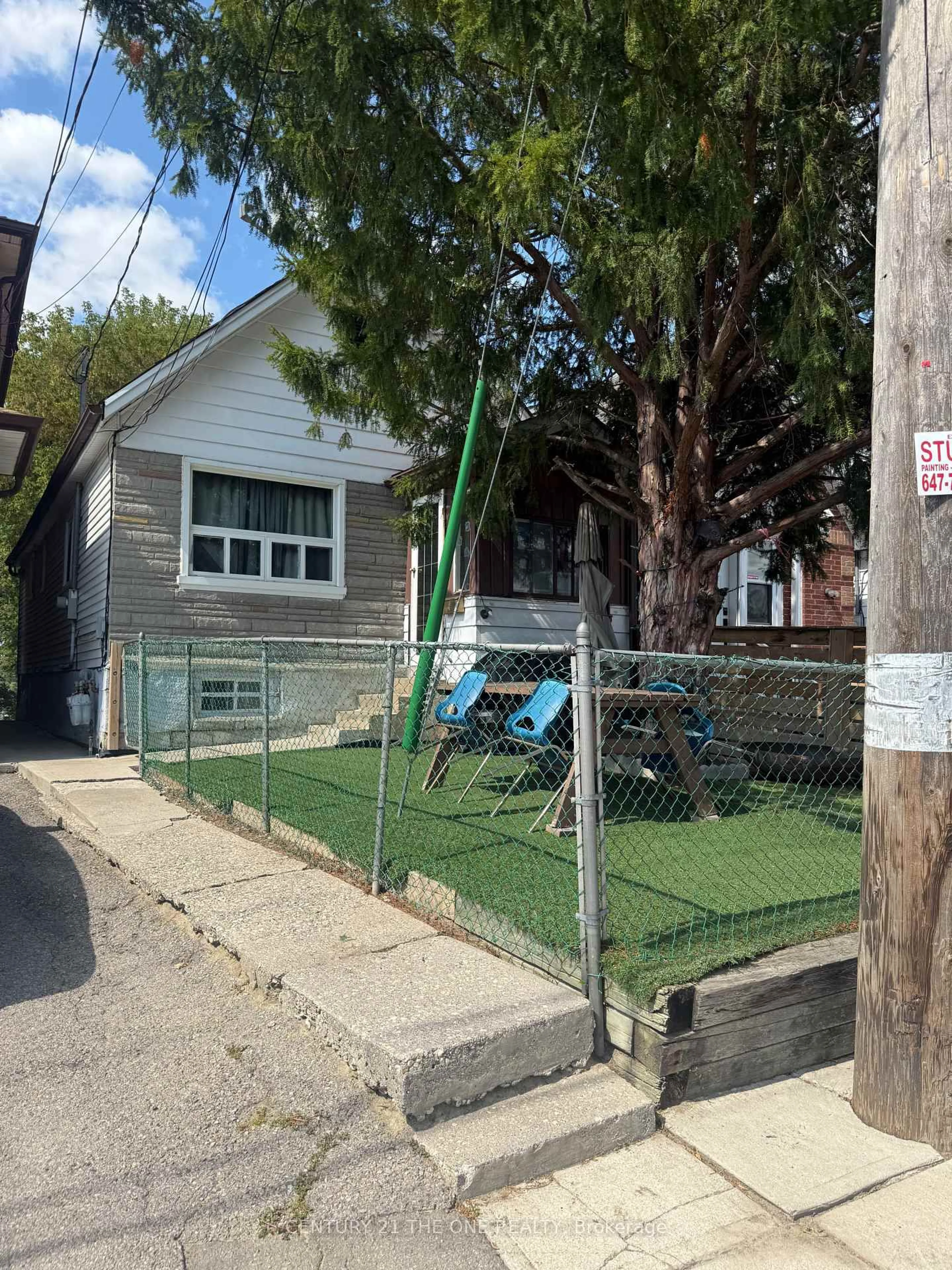 Unknown for 26 Avon Ave, Toronto Ontario M6N 3W7