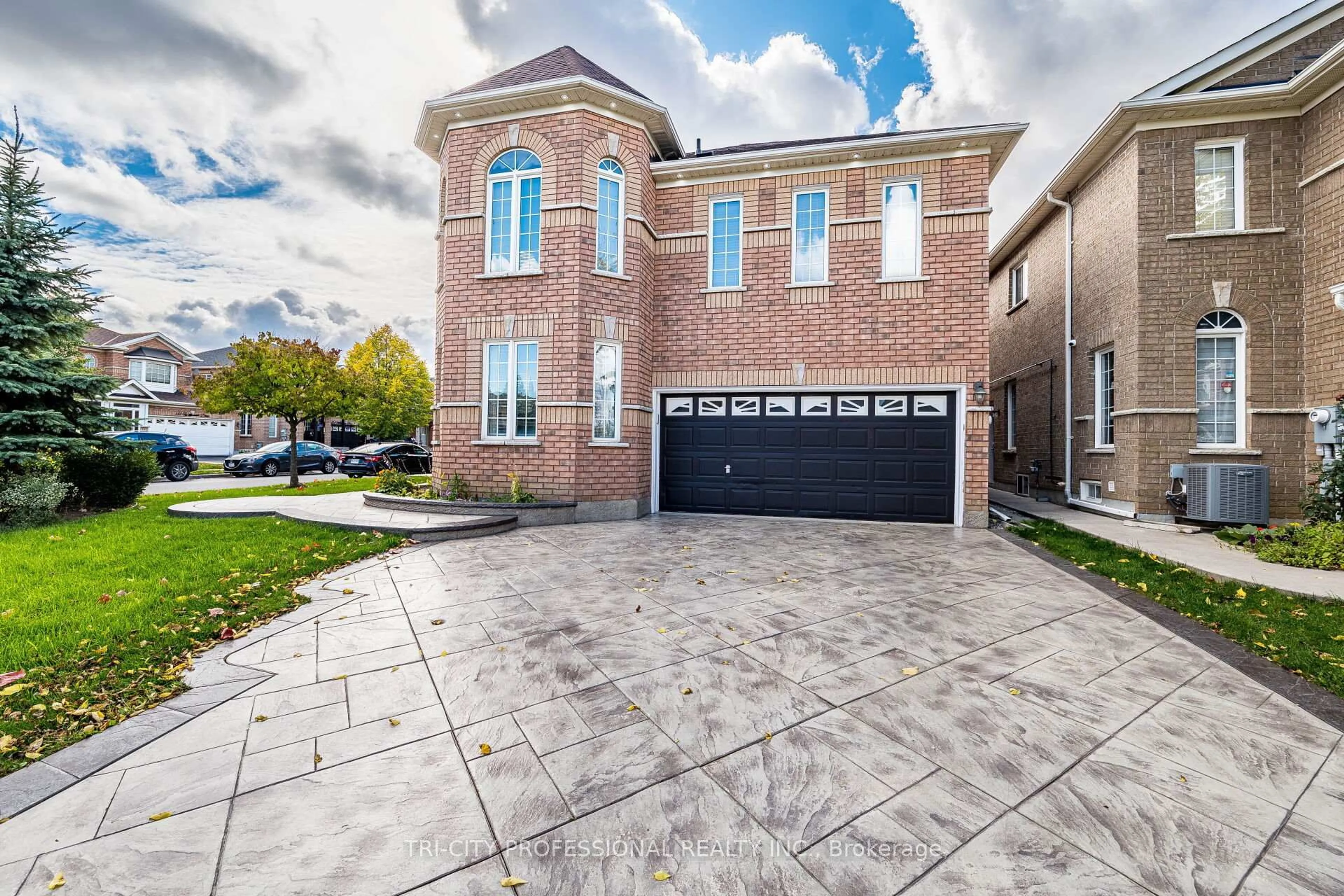 Home with brick exterior material, street for 101 Williamson Dr, Brampton Ontario L7A 3T8