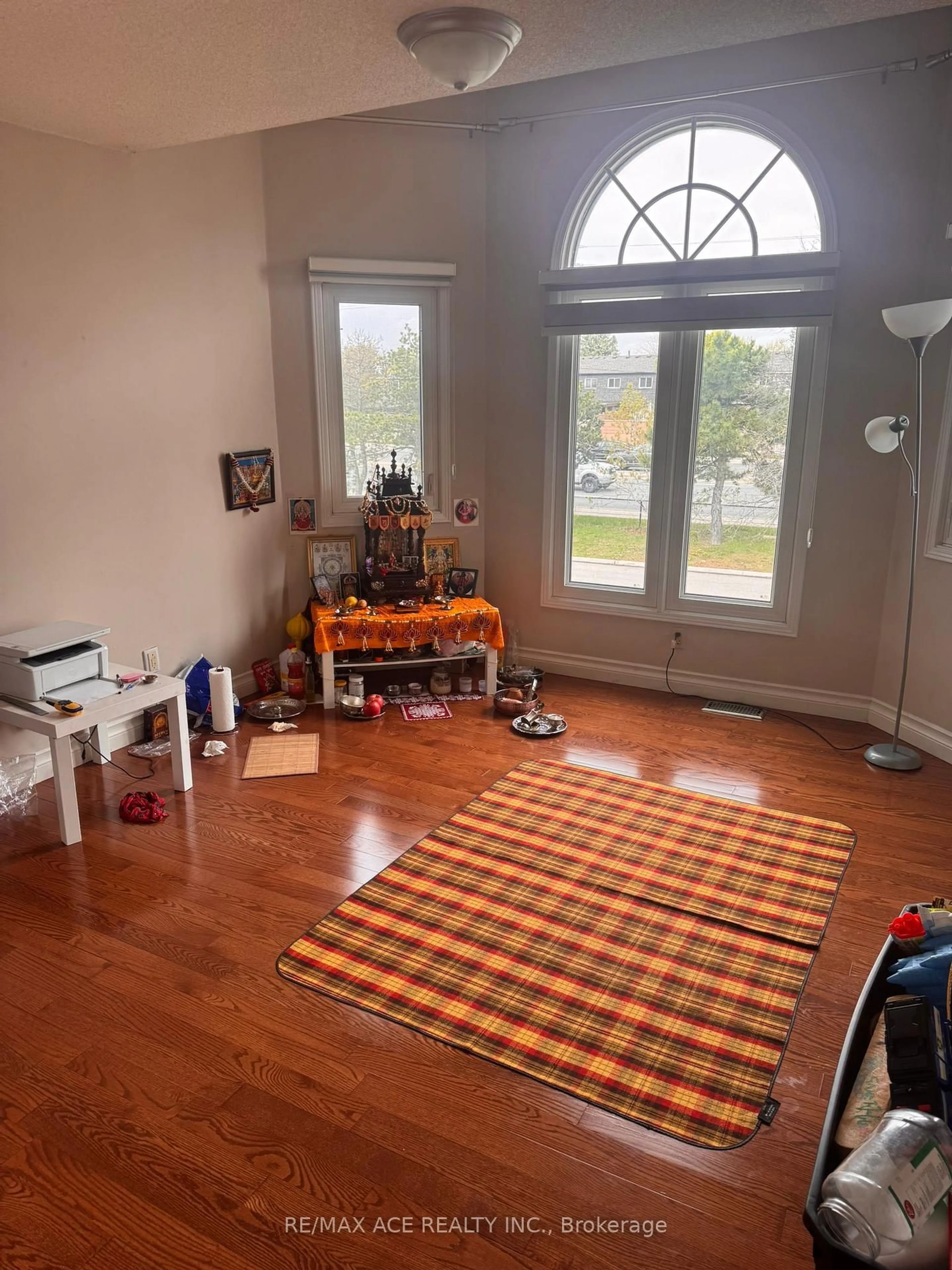 A pic of a room for 26 Brownridge Crt, Brampton Ontario L6W 4L4