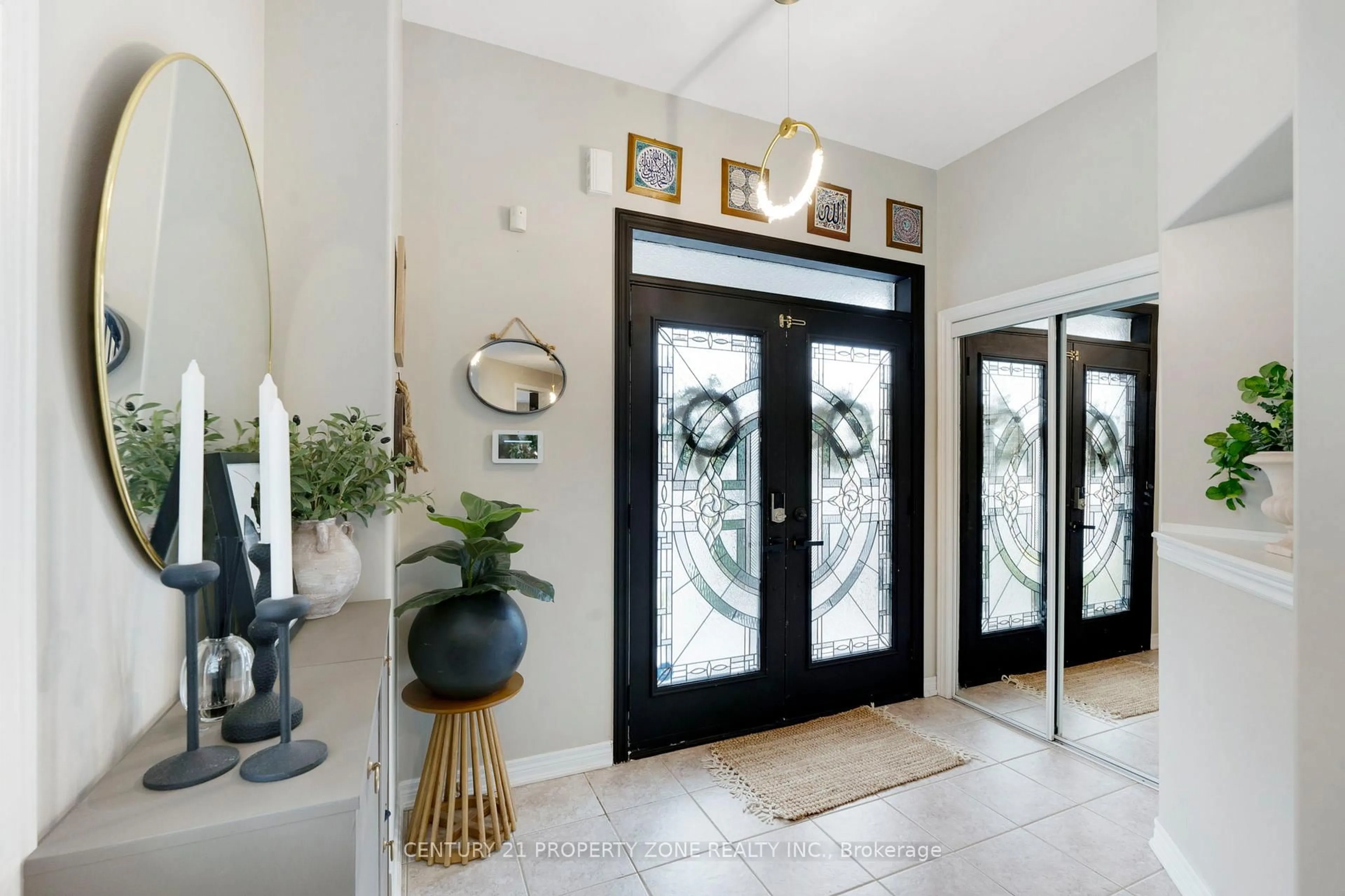 Indoor entryway for 368 Scott Blvd, Milton Ontario L9T 0T2