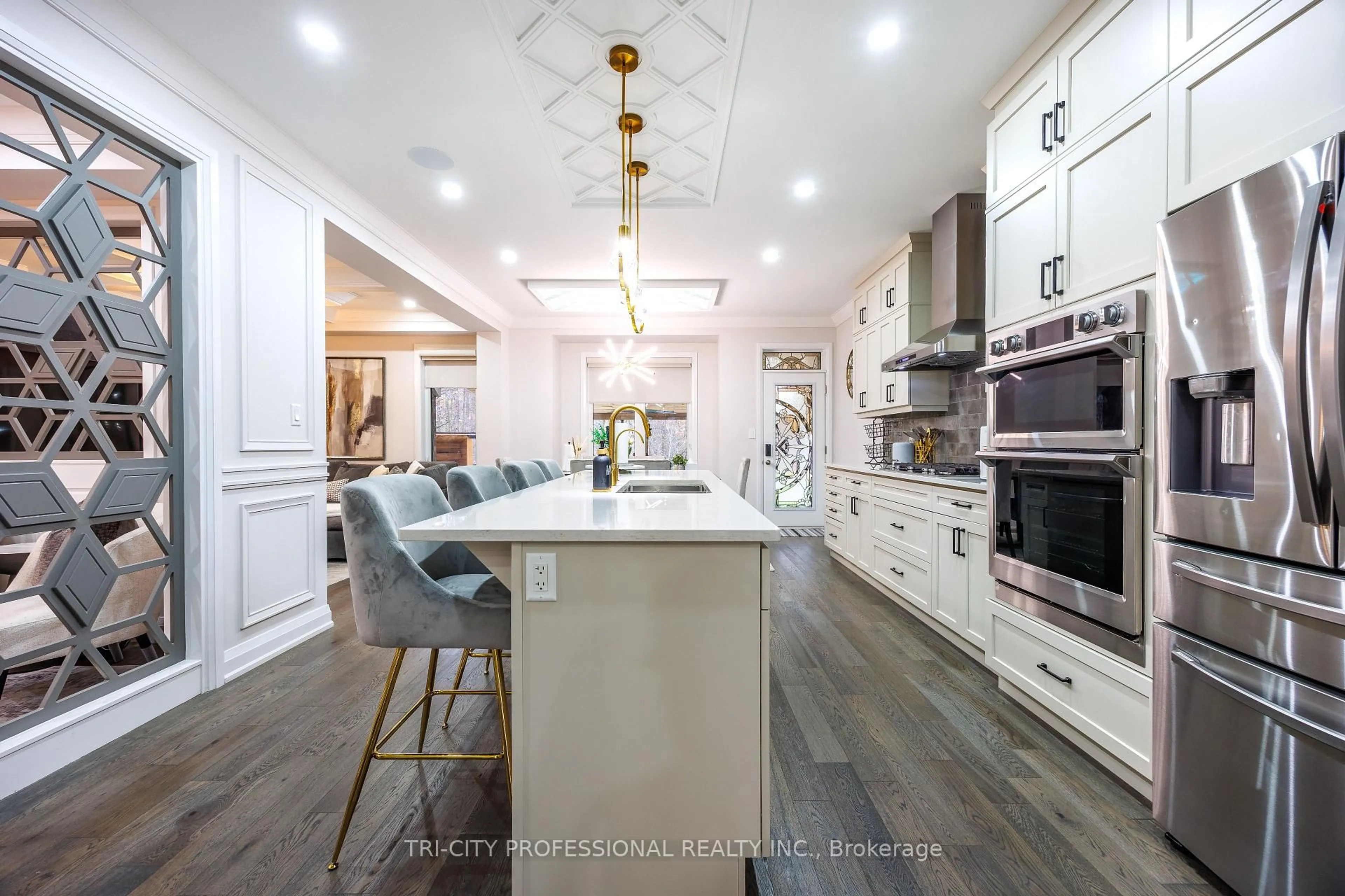 Open concept kitchen, unknown for 67 Eberly Woods Dr, Caledon Ontario L7C 4J3