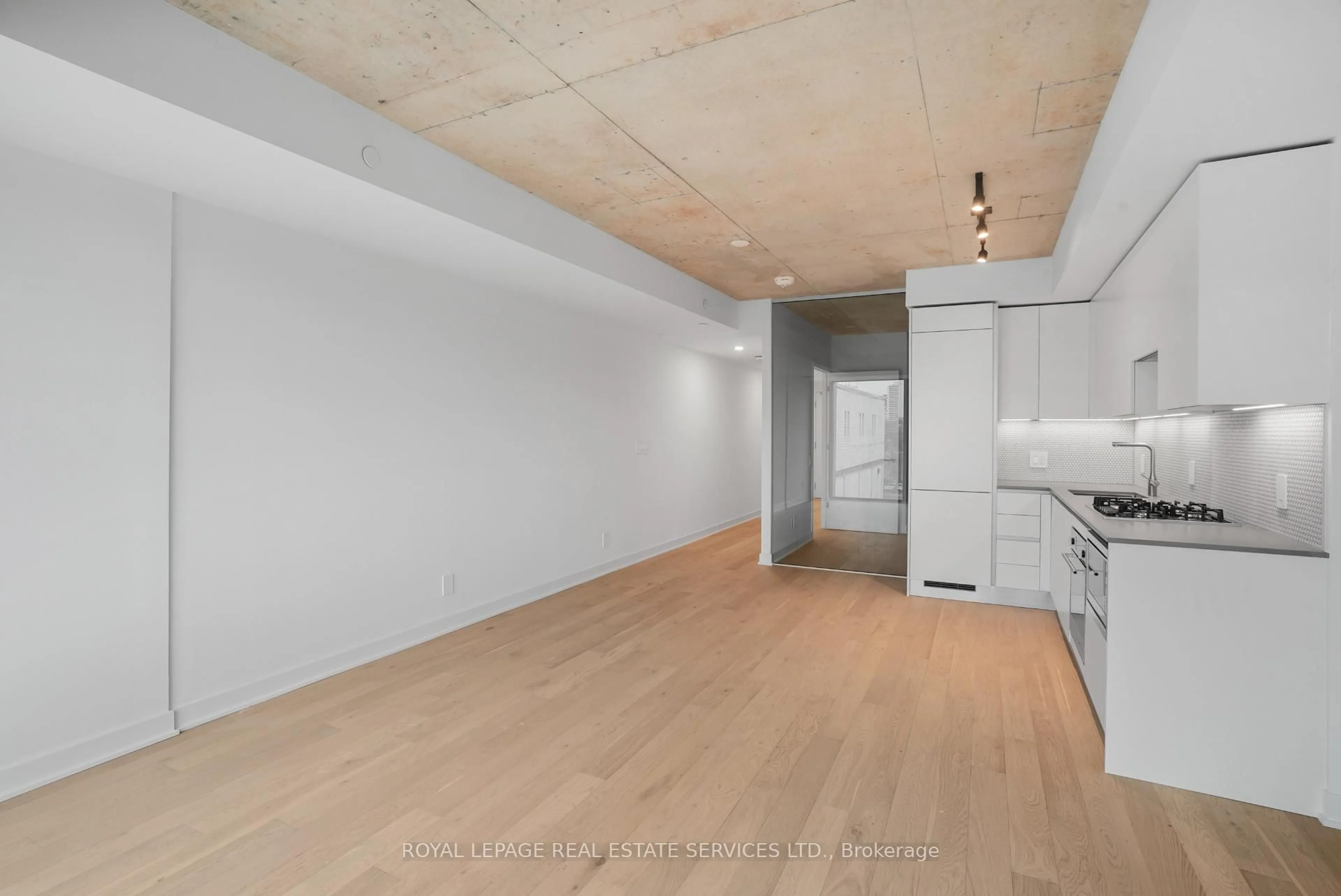 A pic of a room for 2720 Dundas St #302, Toronto Ontario M6P 1Y2