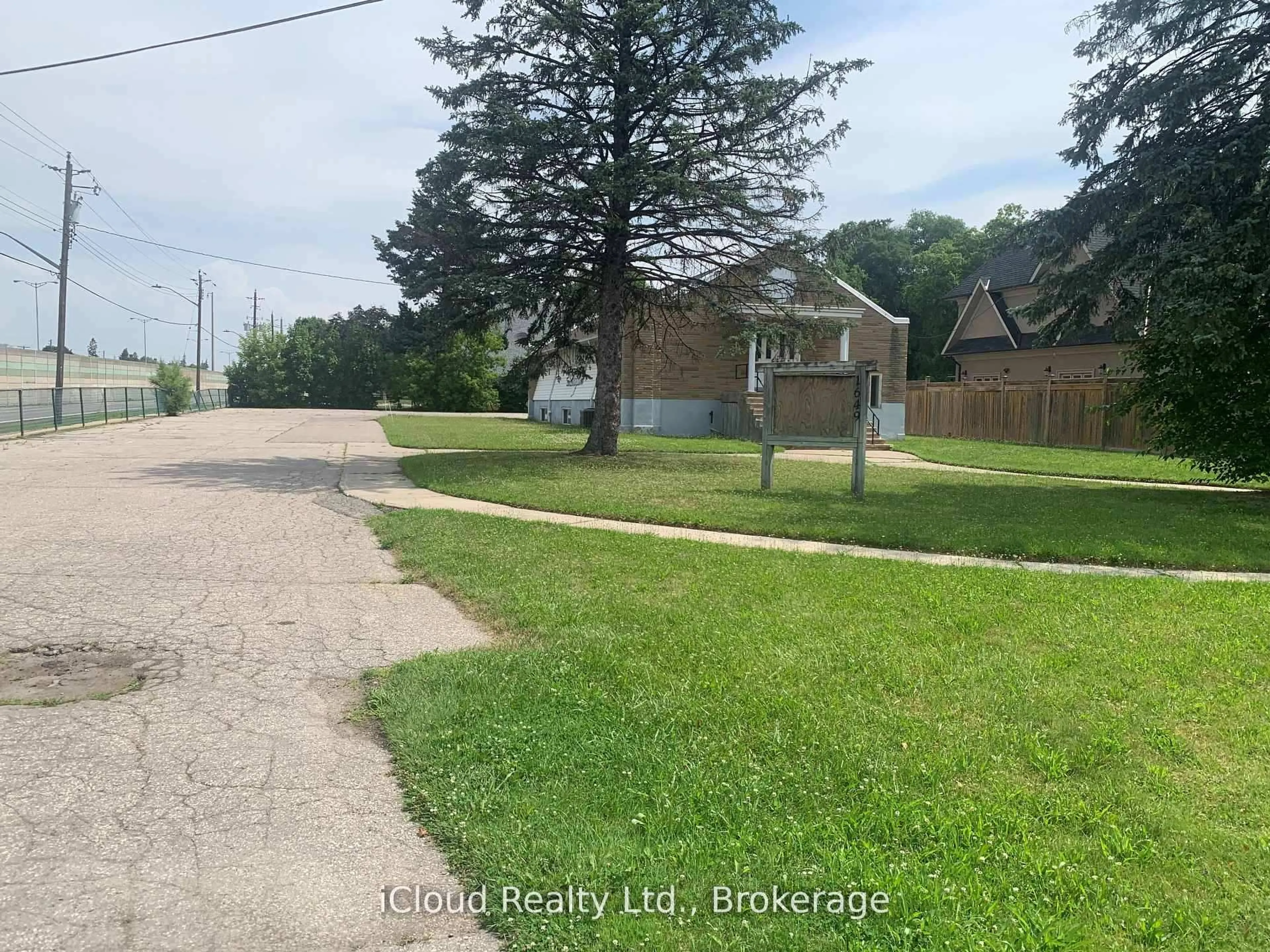 Unknown for 1649 Crediton Pkwy, Mississauga Ontario L5G 3X2