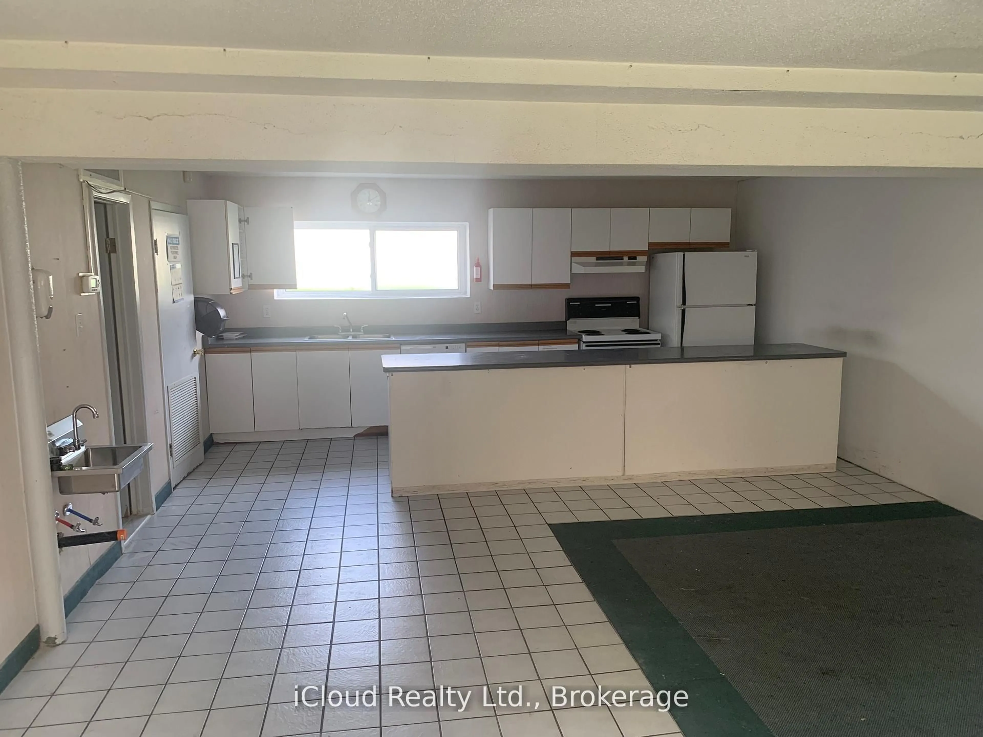 Standard kitchen, unknown for 1649 Crediton Pkwy, Mississauga Ontario L5G 3X2