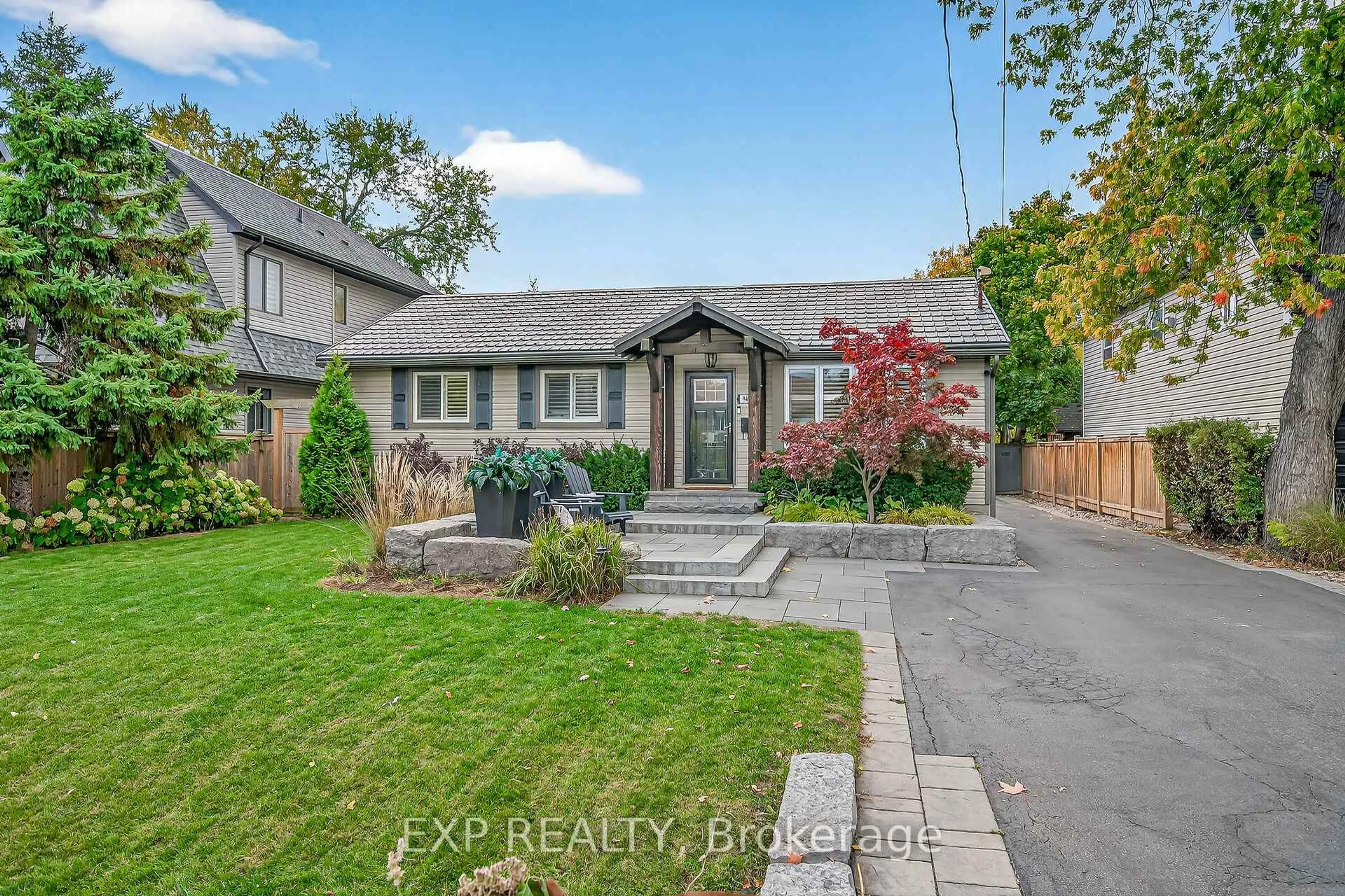 Home with brick exterior material, street for 940 HAZEL St, Burlington Ontario L7R 3X3