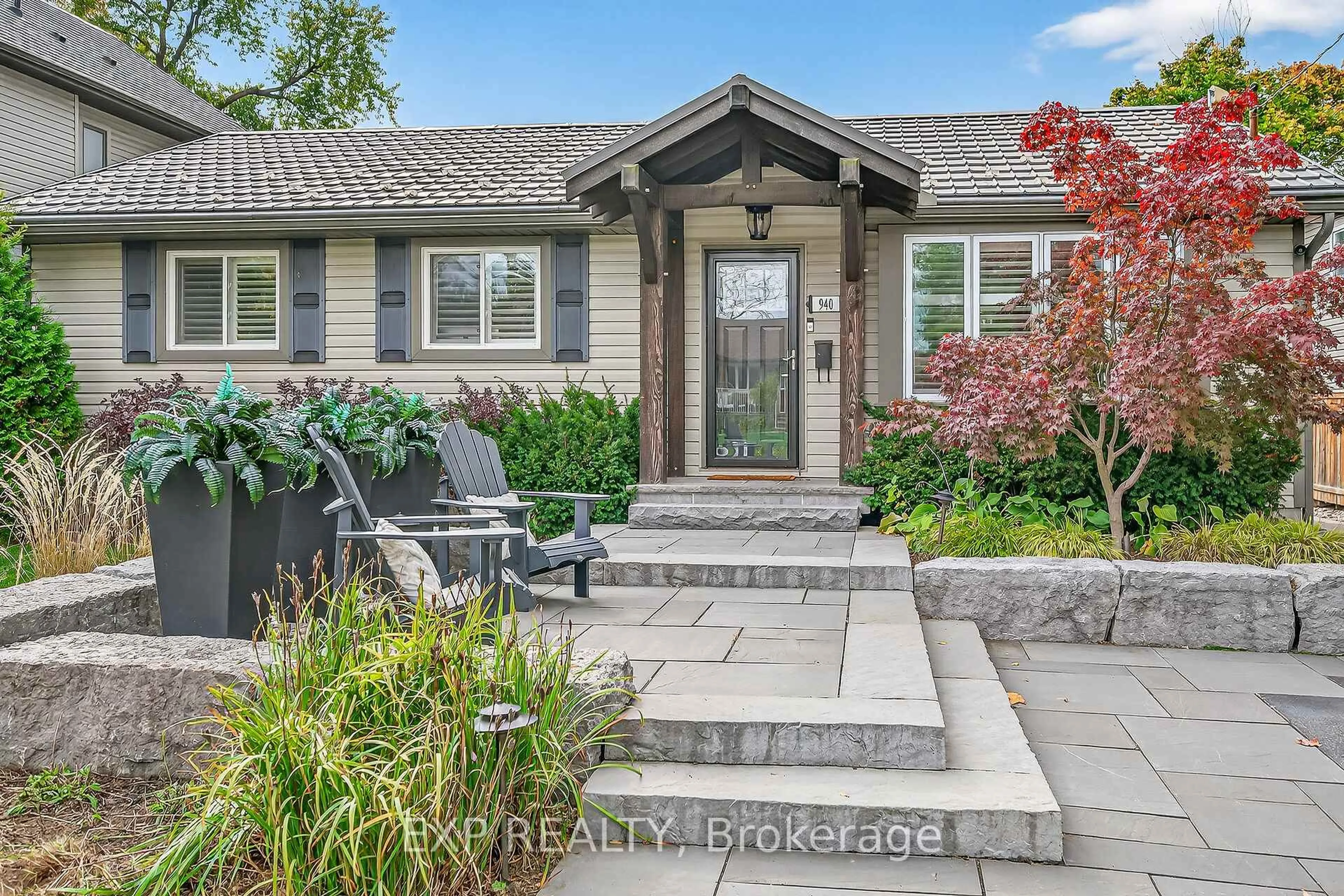 Home with brick exterior material, street for 940 HAZEL St, Burlington Ontario L7R 3X3