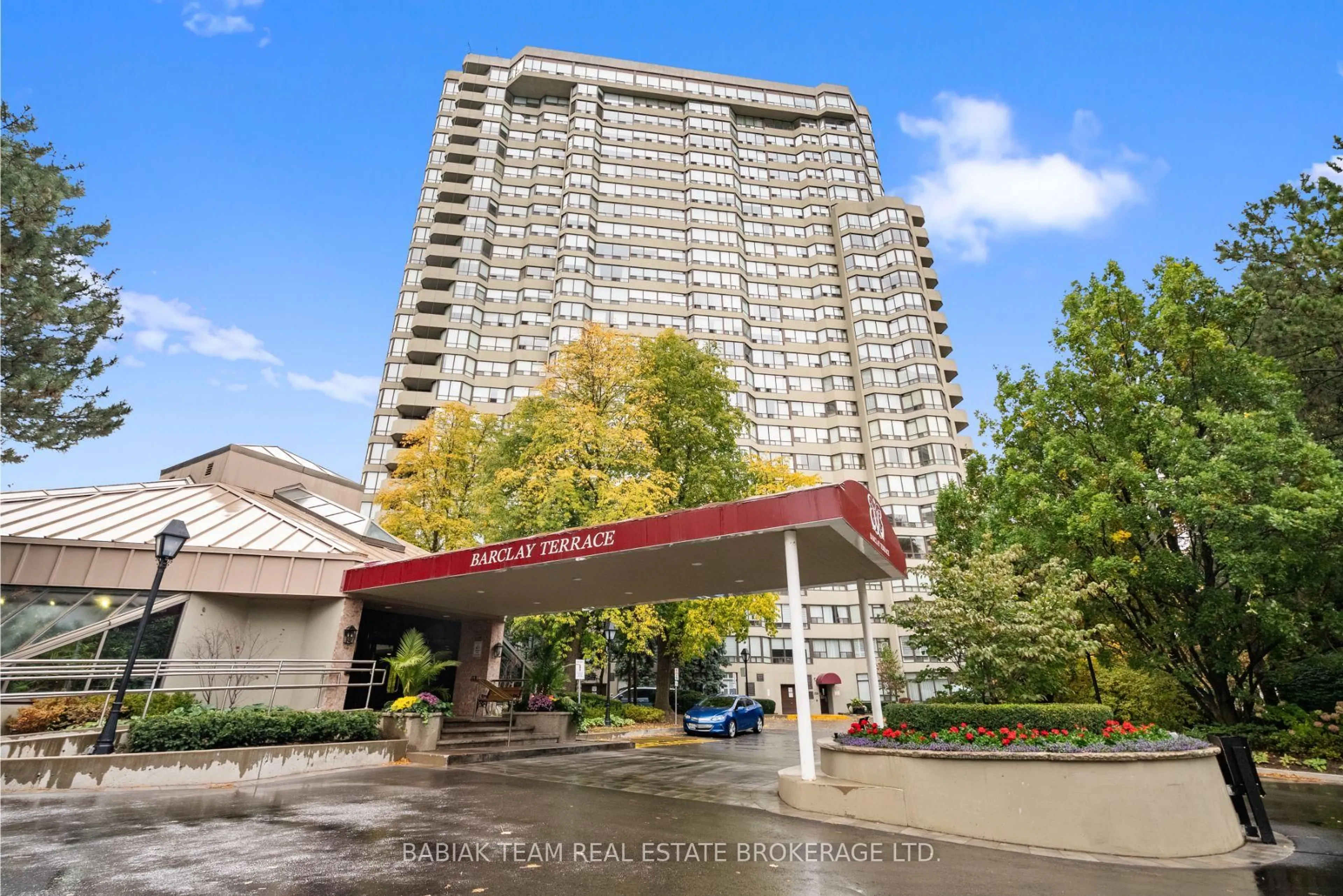 Indoor foyer for 1300 Islington Ave #1604, Toronto Ontario M9A 5C4