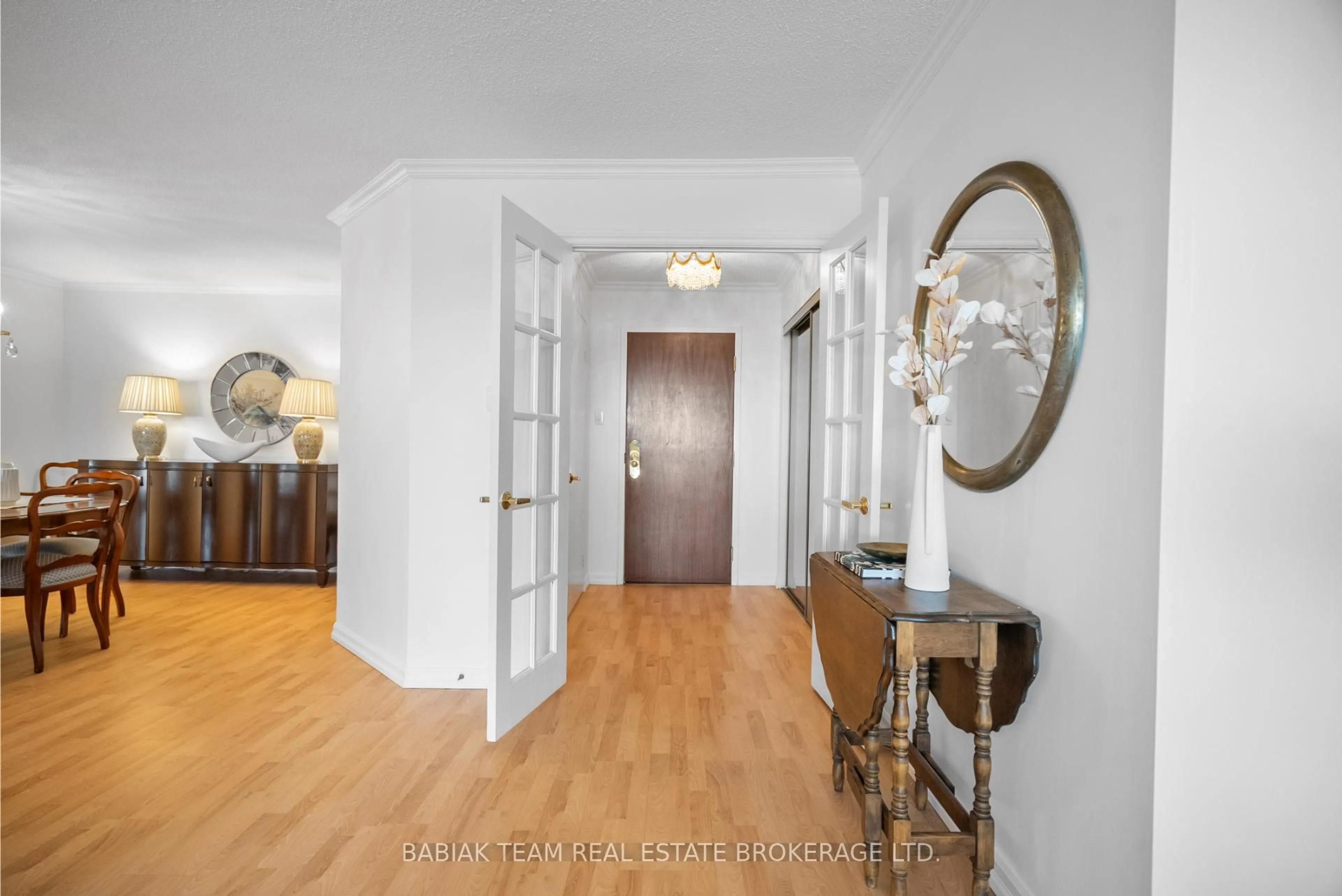Indoor entryway for 1300 Islington Ave #1604, Toronto Ontario M9A 5C4