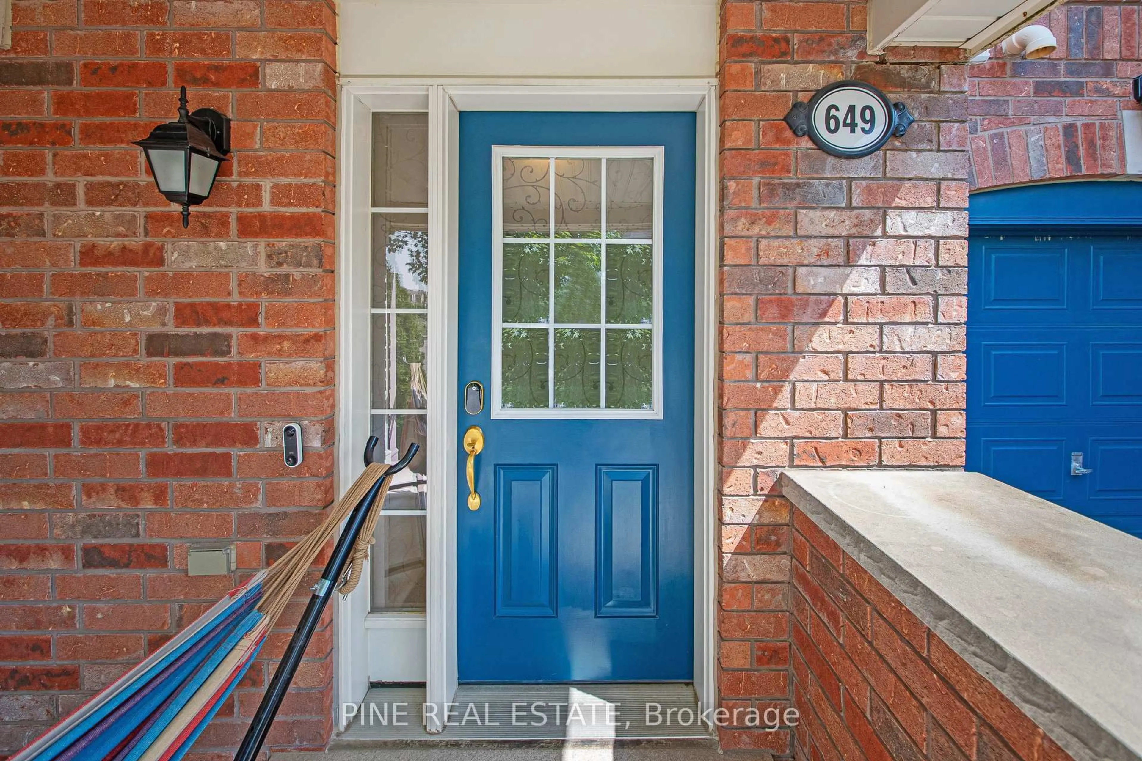 Indoor entryway for 649 SPEYER Circ, Milton Ontario L9T 0Y5