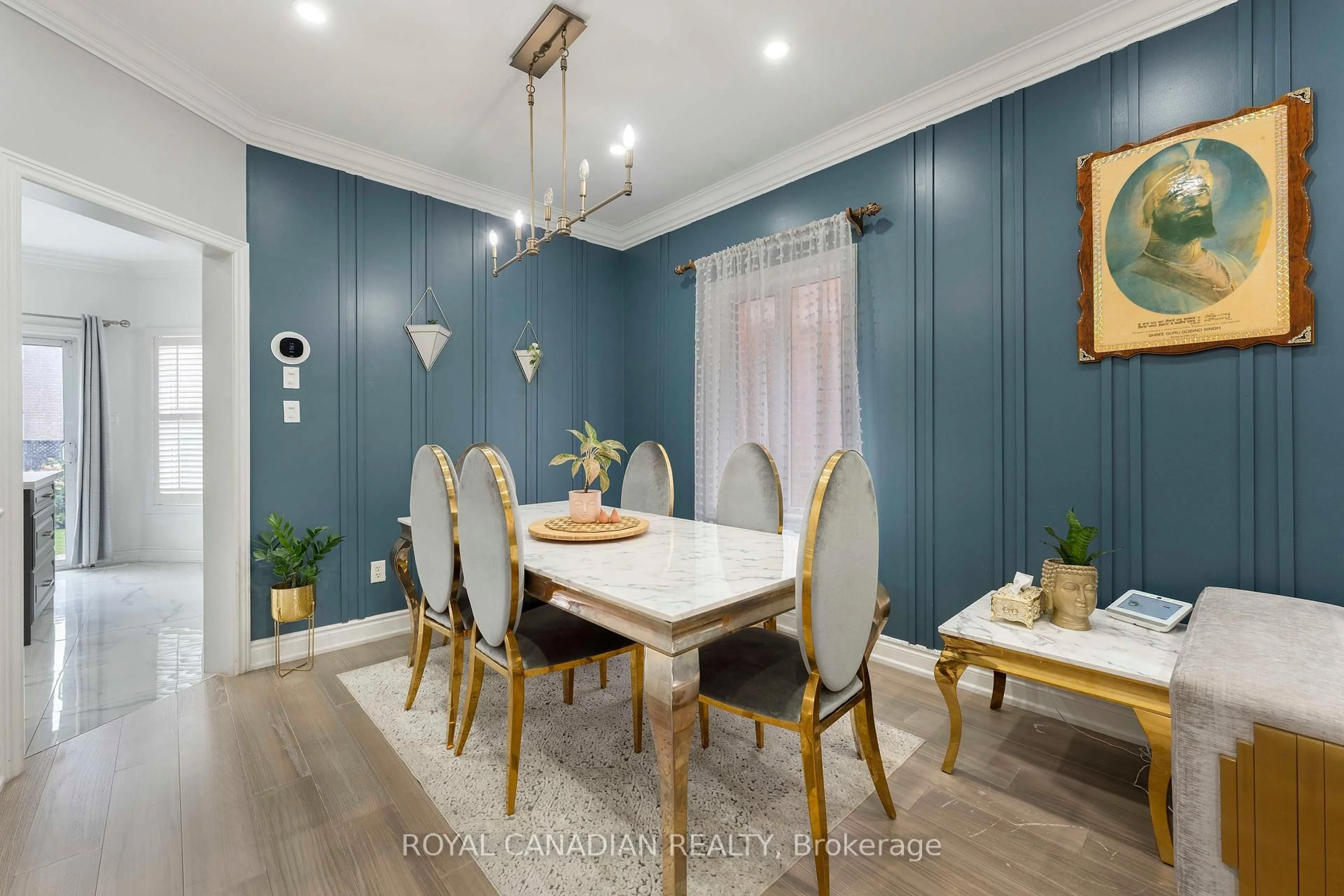 Dining room, wood/laminate floor for 88 Olde Town Rd, Brampton Ontario L6X 4X9