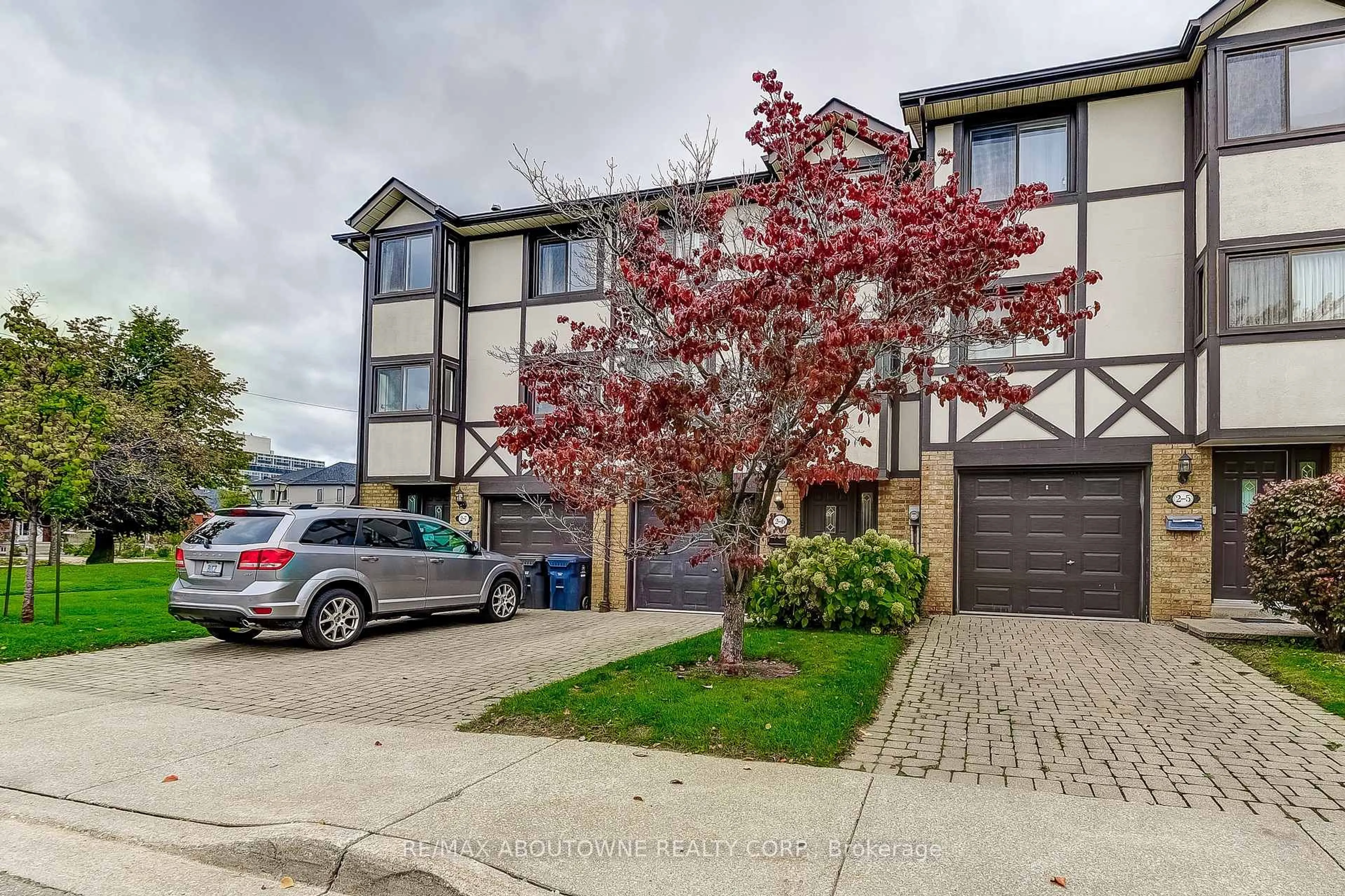 A pic from outside/outdoor area/front of a property/back of a property/a pic from drone, water/lake/river/ocean view for 2 Bradbrook Rd #6, Toronto Ontario M8Z 5V3