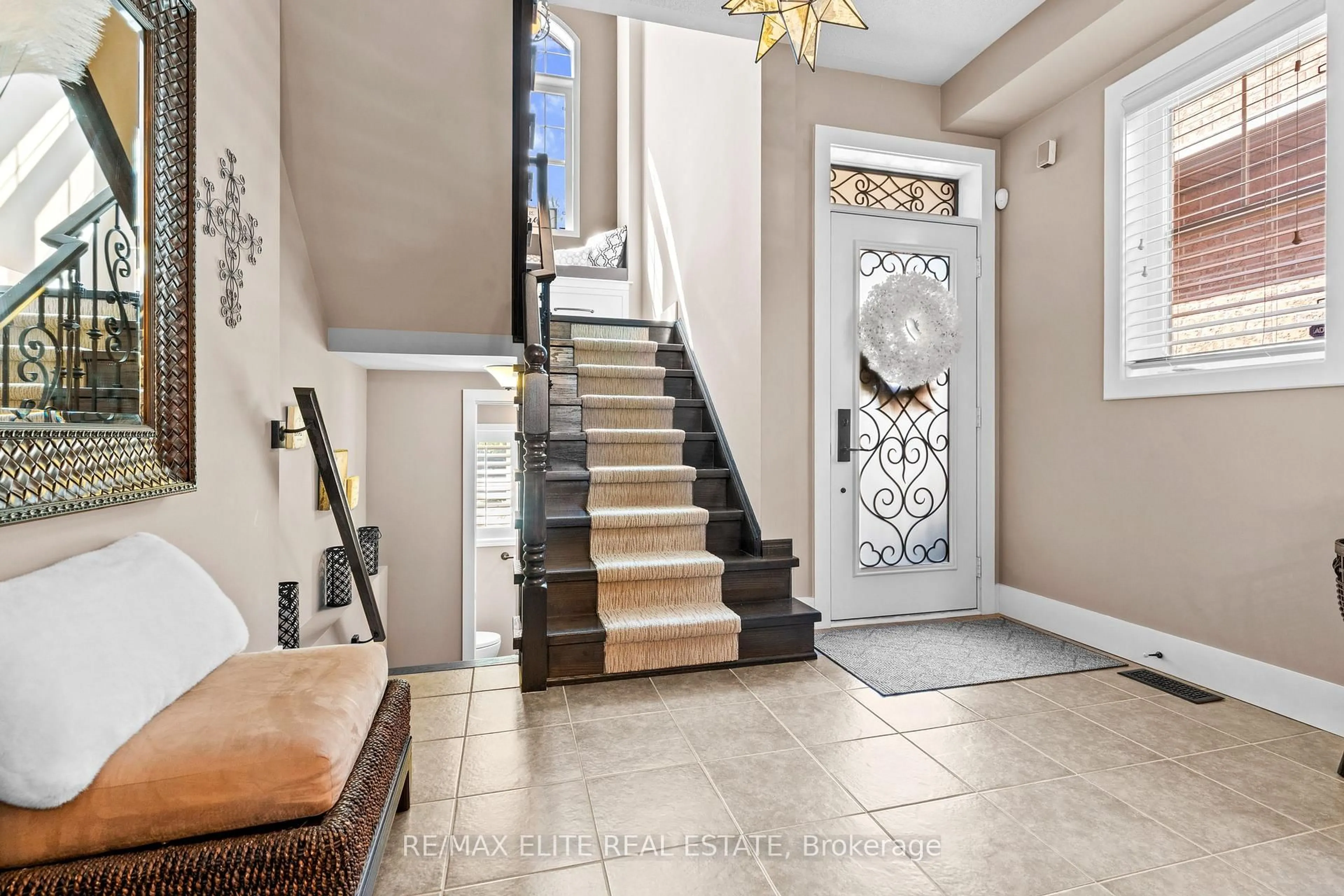 Indoor entryway for 27 Arkwright Dr, Brampton Ontario L7A 0V2