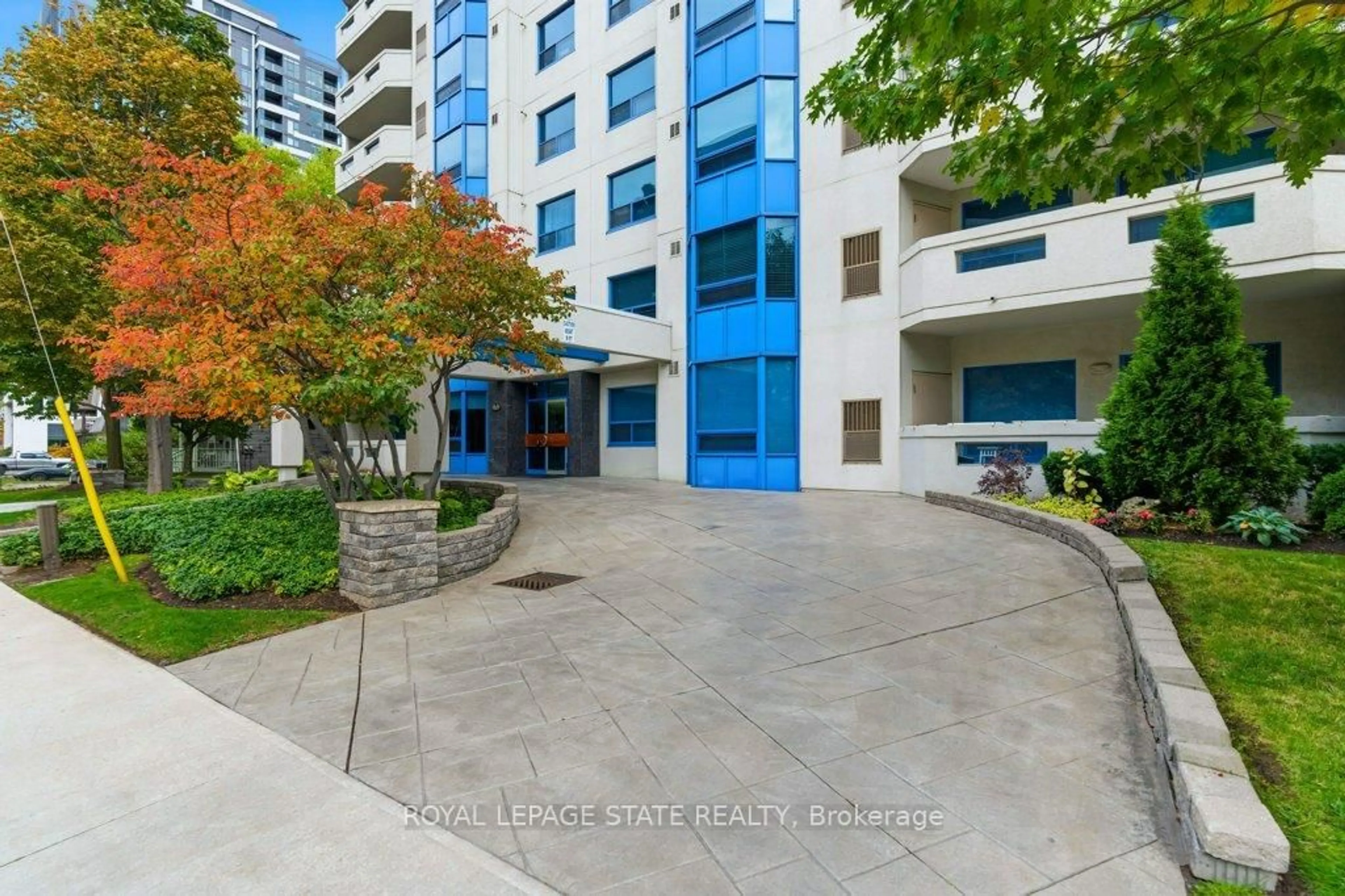 Indoor foyer for 1272 Ontario St #803, Burlington Ontario L7S 2L8