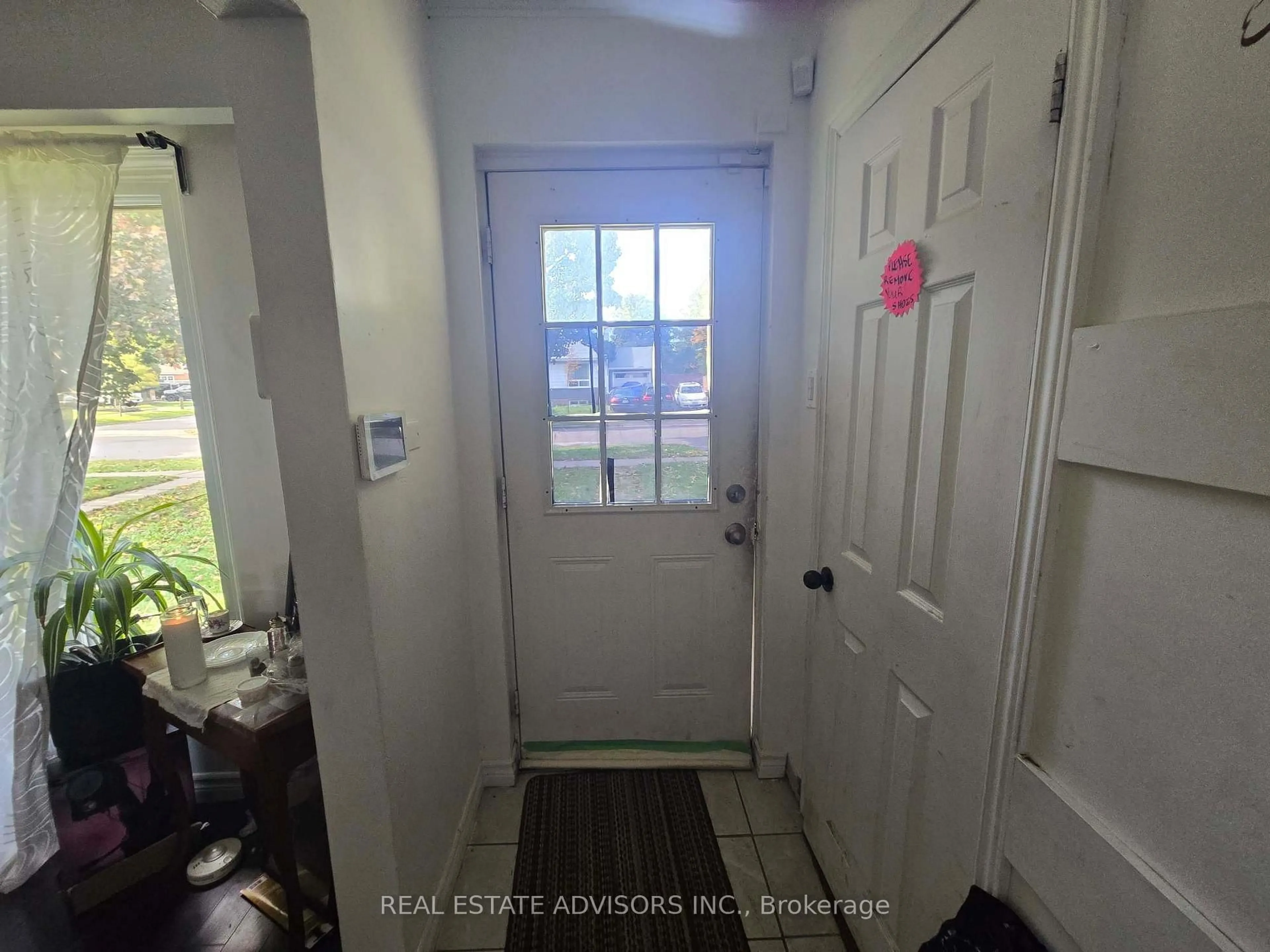 Indoor entryway for 65 Moncrieff Dr, Toronto Ontario M9W 2R3