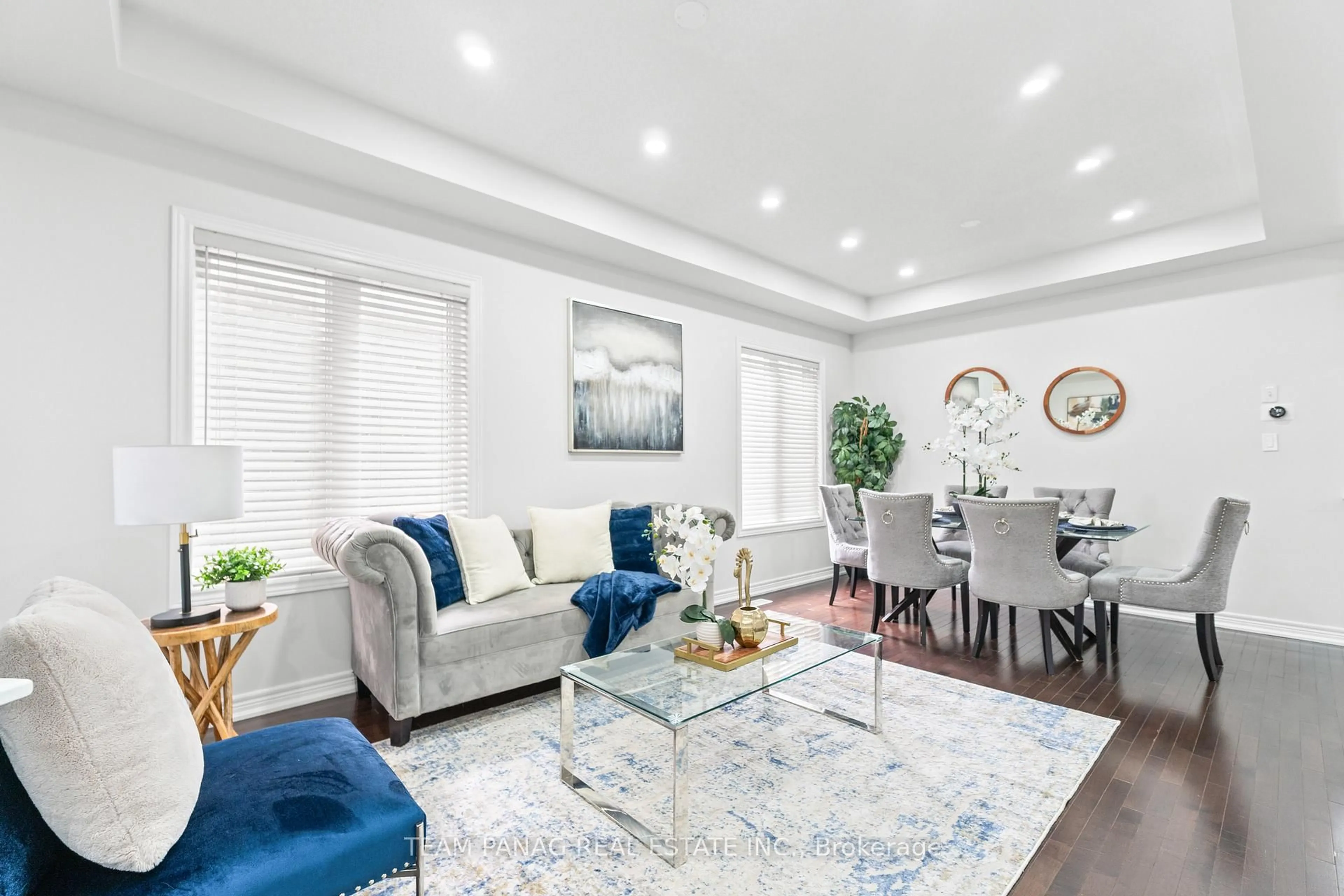 Living room with furniture, unknown for 38 Stephanie Ave, Brampton Ontario L6Y 0R8