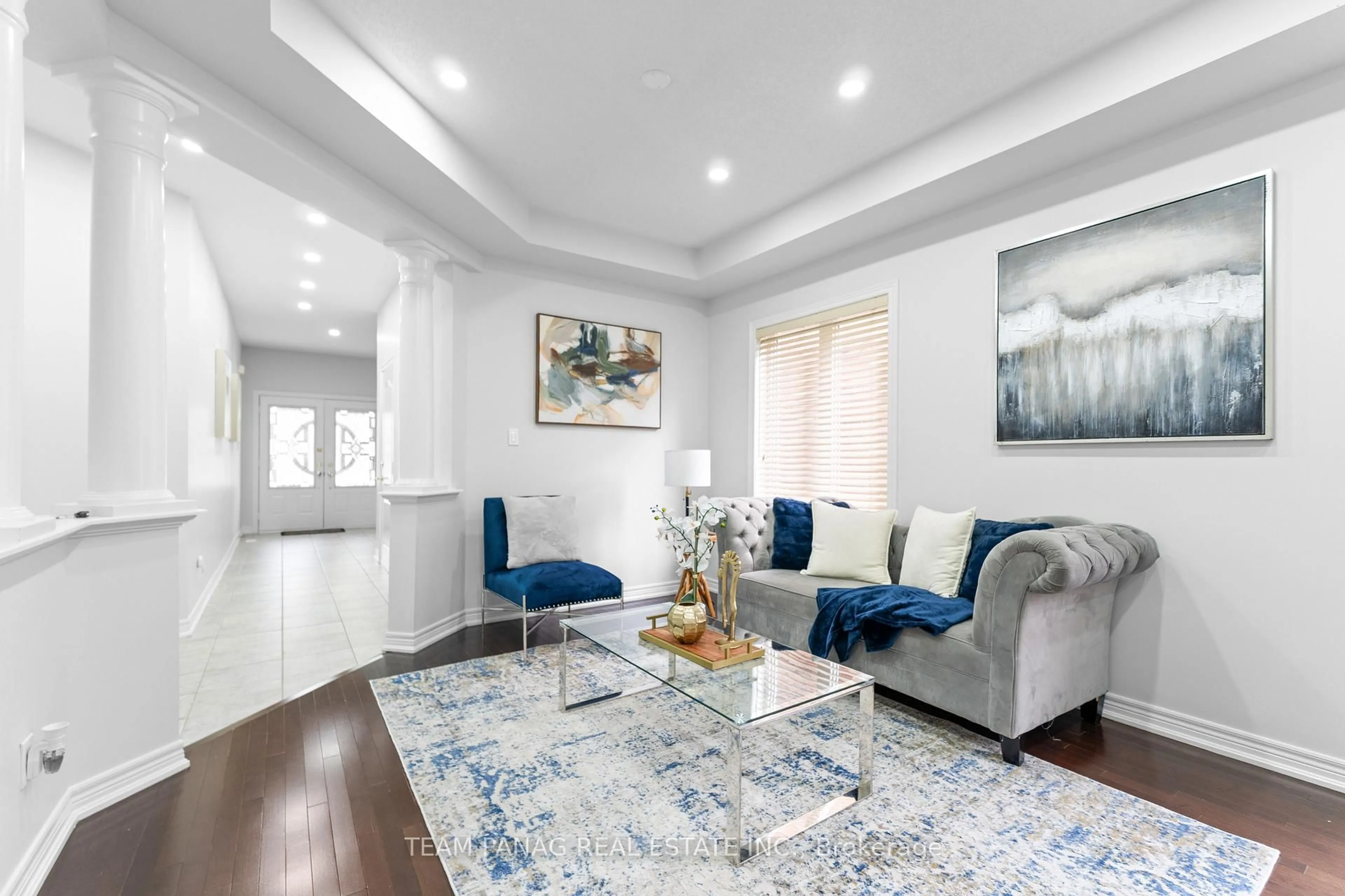 Living room with furniture, unknown for 38 Stephanie Ave, Brampton Ontario L6Y 0R8