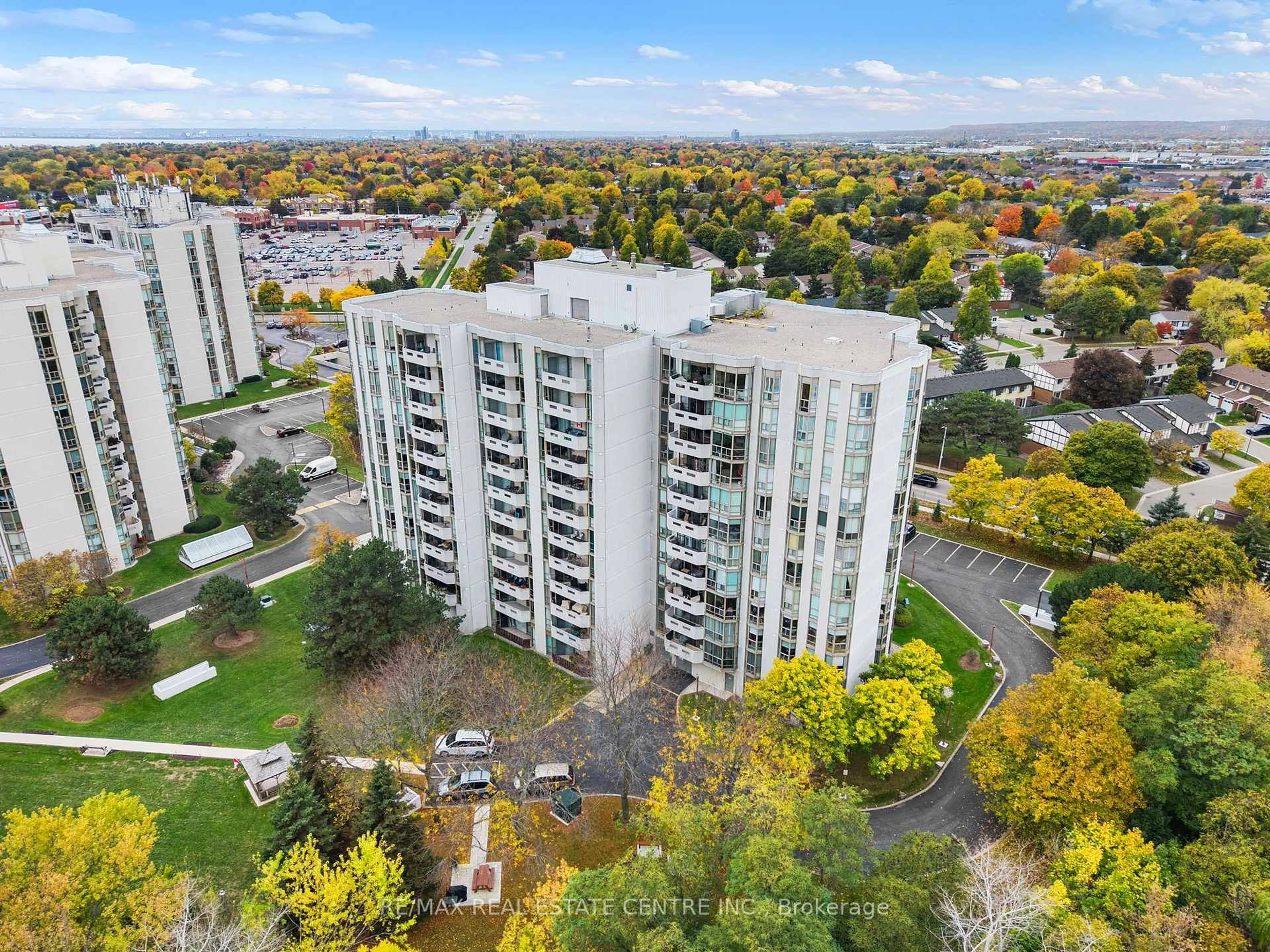 A pic from outside/outdoor area/front of a property/back of a property/a pic from drone, city buildings view from balcony for 5090 Pinedale Ave Ave #209, Burlington Ontario L7L 3V8