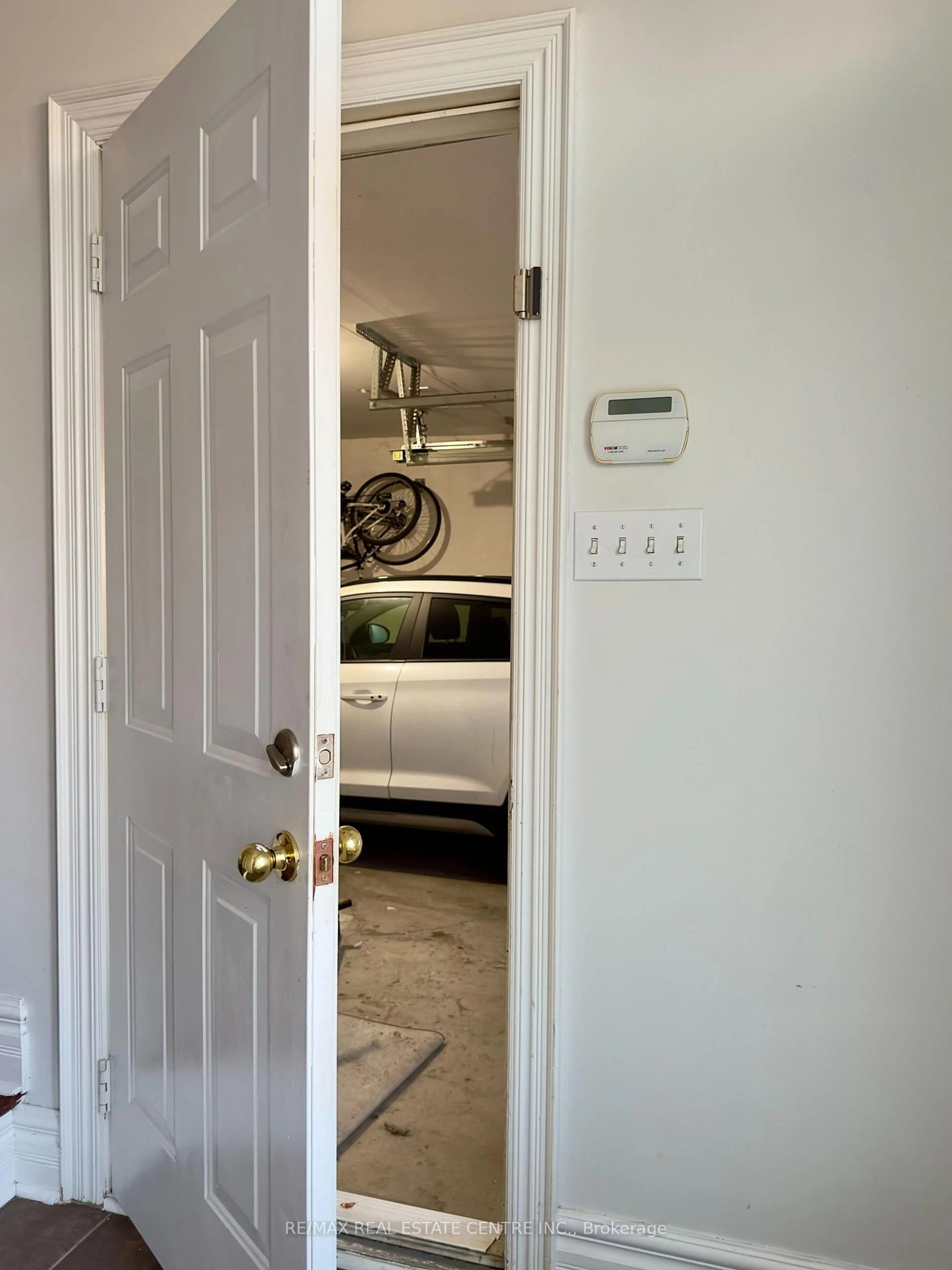 Indoor entryway for 5 Streamline Dr, Brampton Ontario L6V 4S6