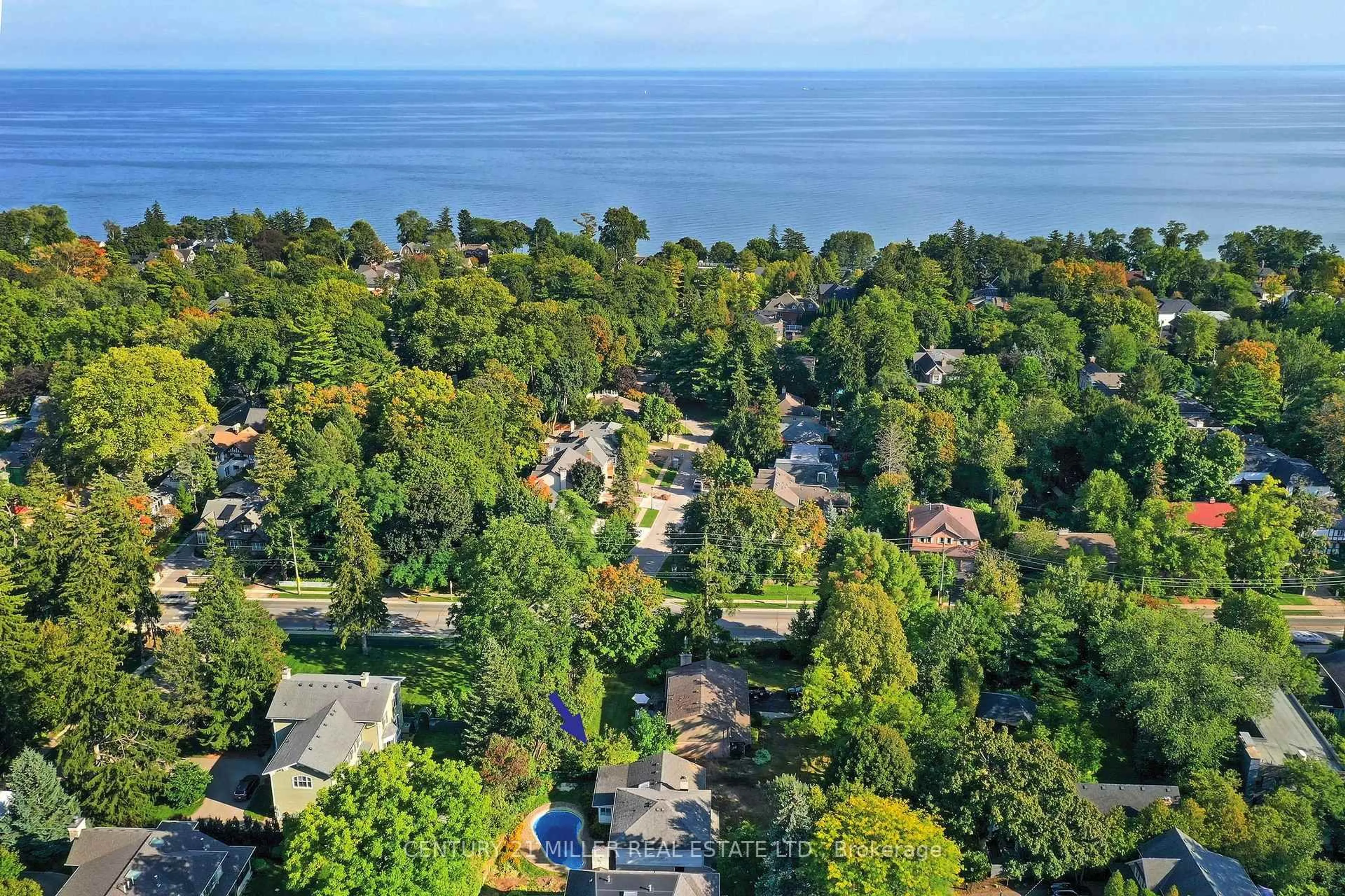A pic from outside/outdoor area/front of a property/back of a property/a pic from drone, water/lake/river/ocean view for 111 Gloucester Ave, Oakville Ontario L6J 3W3