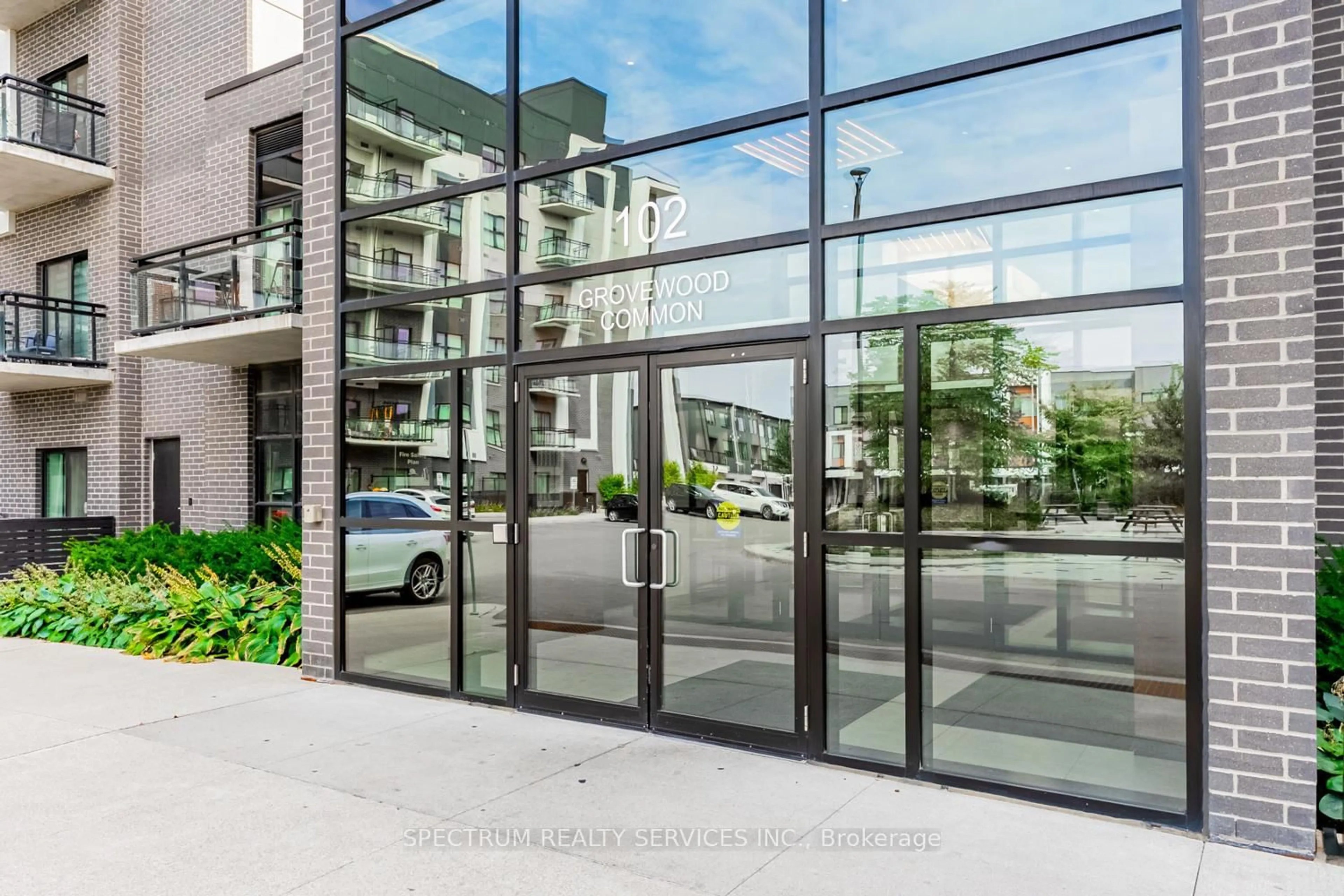 Indoor foyer for 102 Grovewood Common #531, Oakville Ontario L6H 0X2