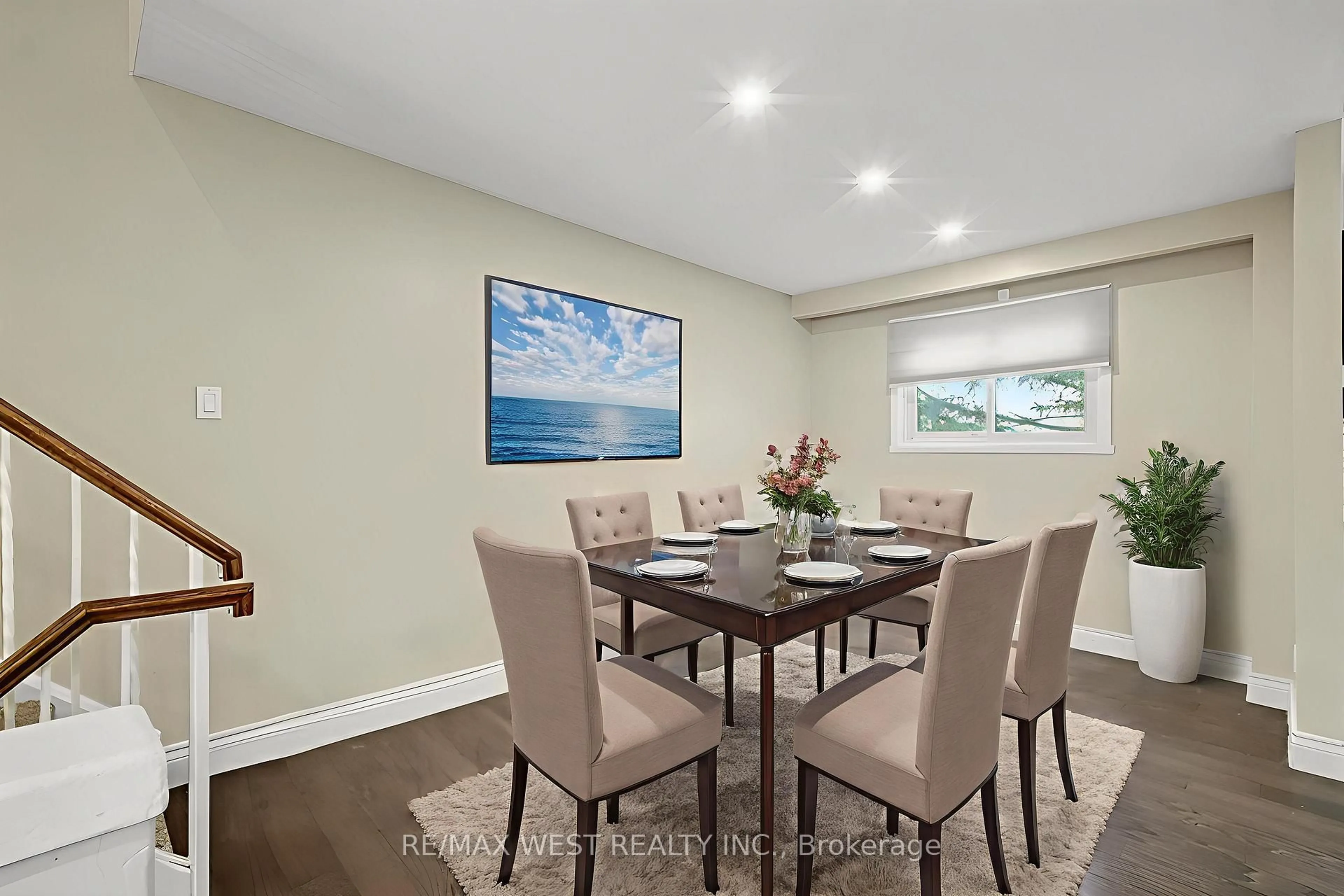 Dining room, wood/laminate floor for 64 Bronte St #8, Milton Ontario L9T 1Y8