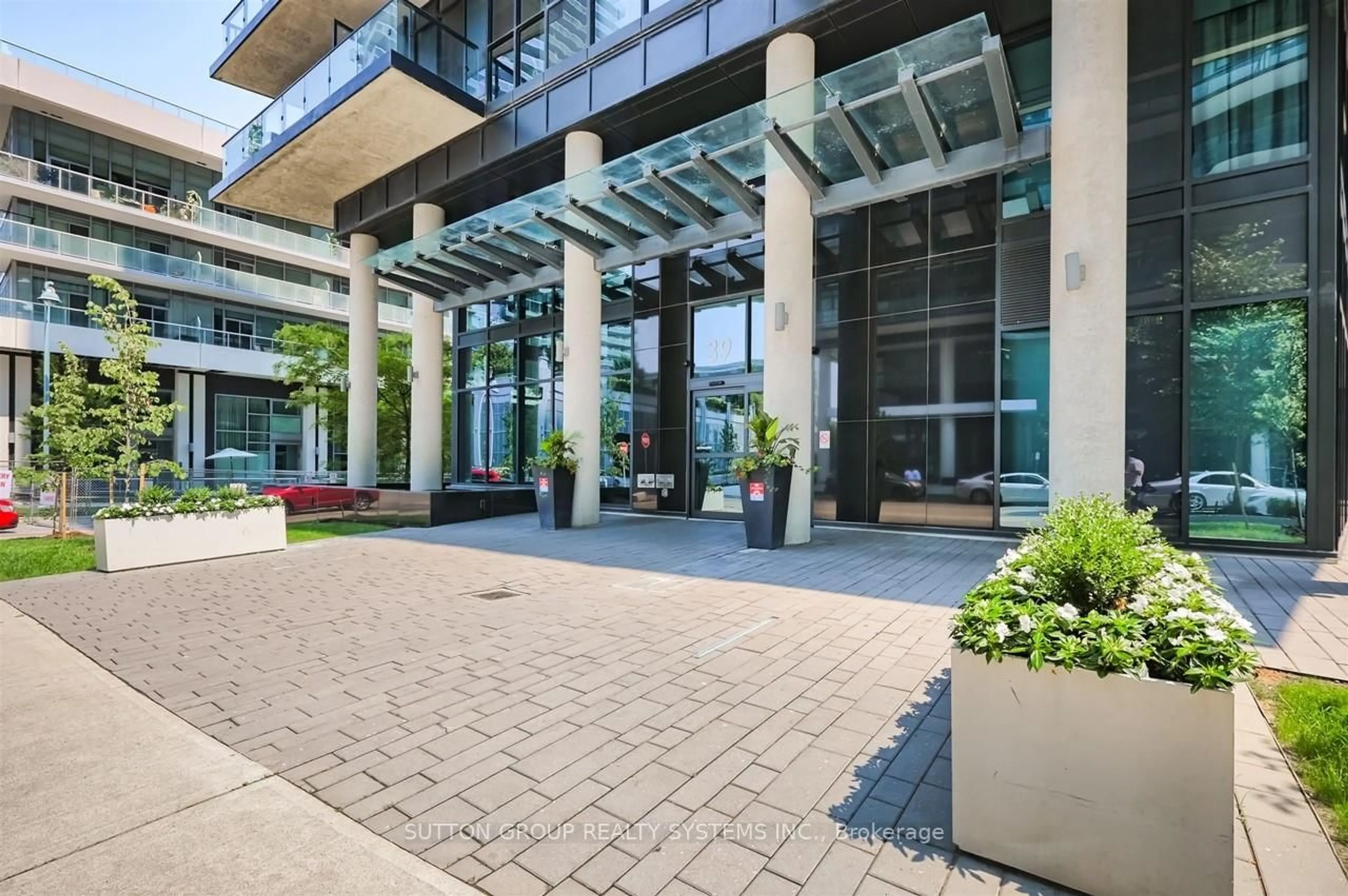 Indoor foyer for 39 Annie Craig Dr #704, Toronto Ontario M8V 0H1