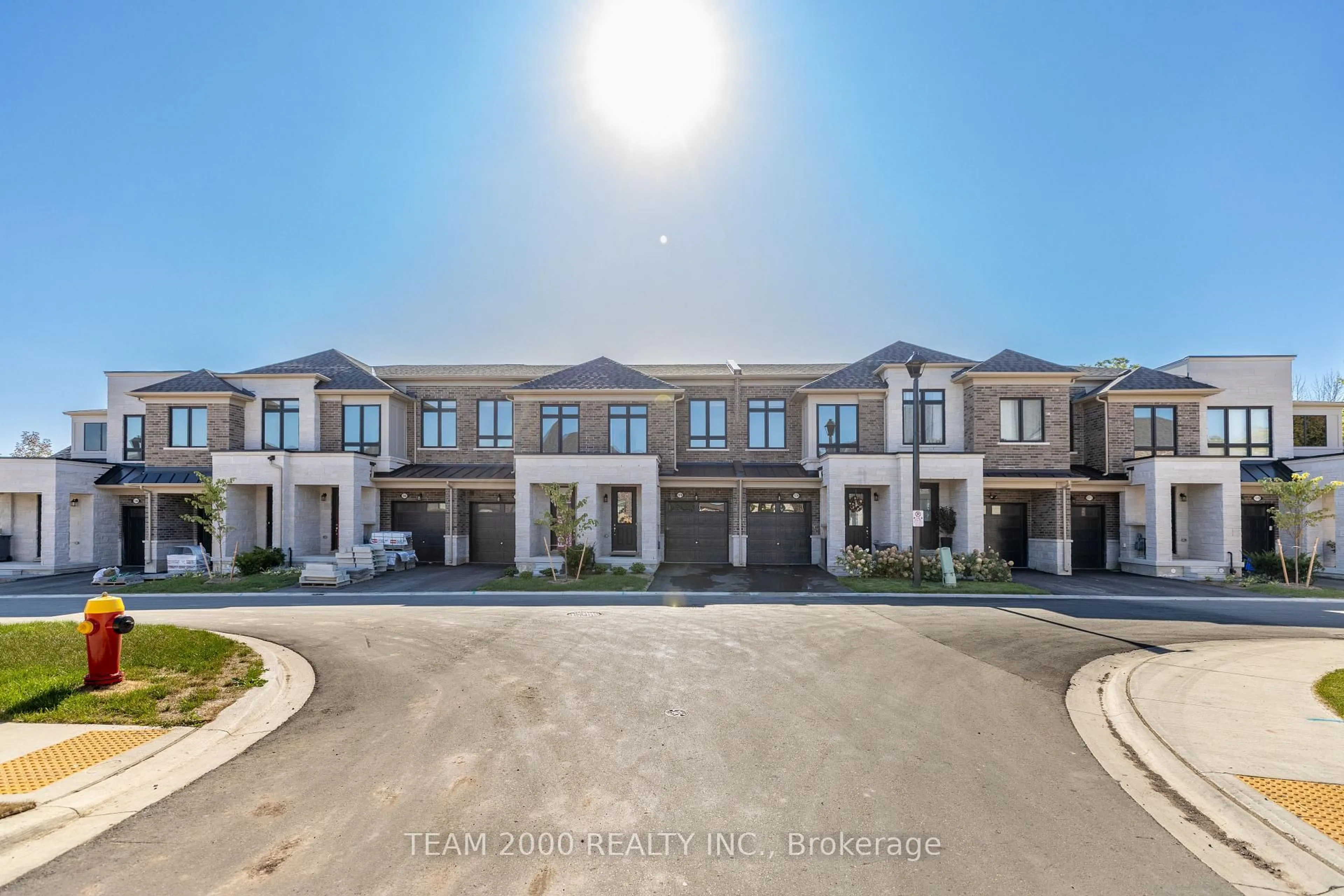 A pic from outside/outdoor area/front of a property/back of a property/a pic from drone, unknown for 1382 Blueprint Common, Burlington Ontario L7P 0V8