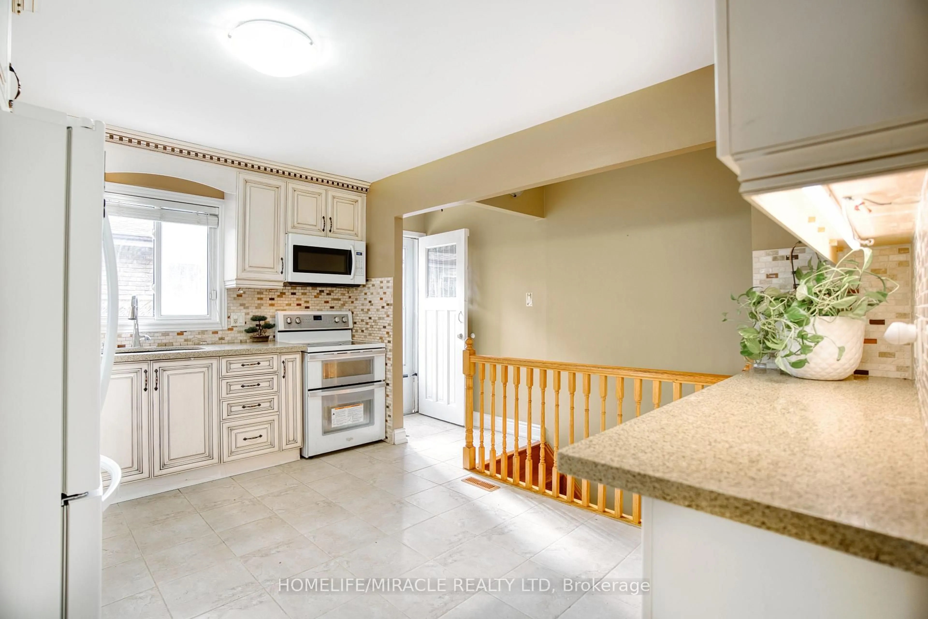 Open concept kitchen, ceramic/tile floor for 3353 Martins Pine Cres #409, Mississauga Ontario L5L 1G3