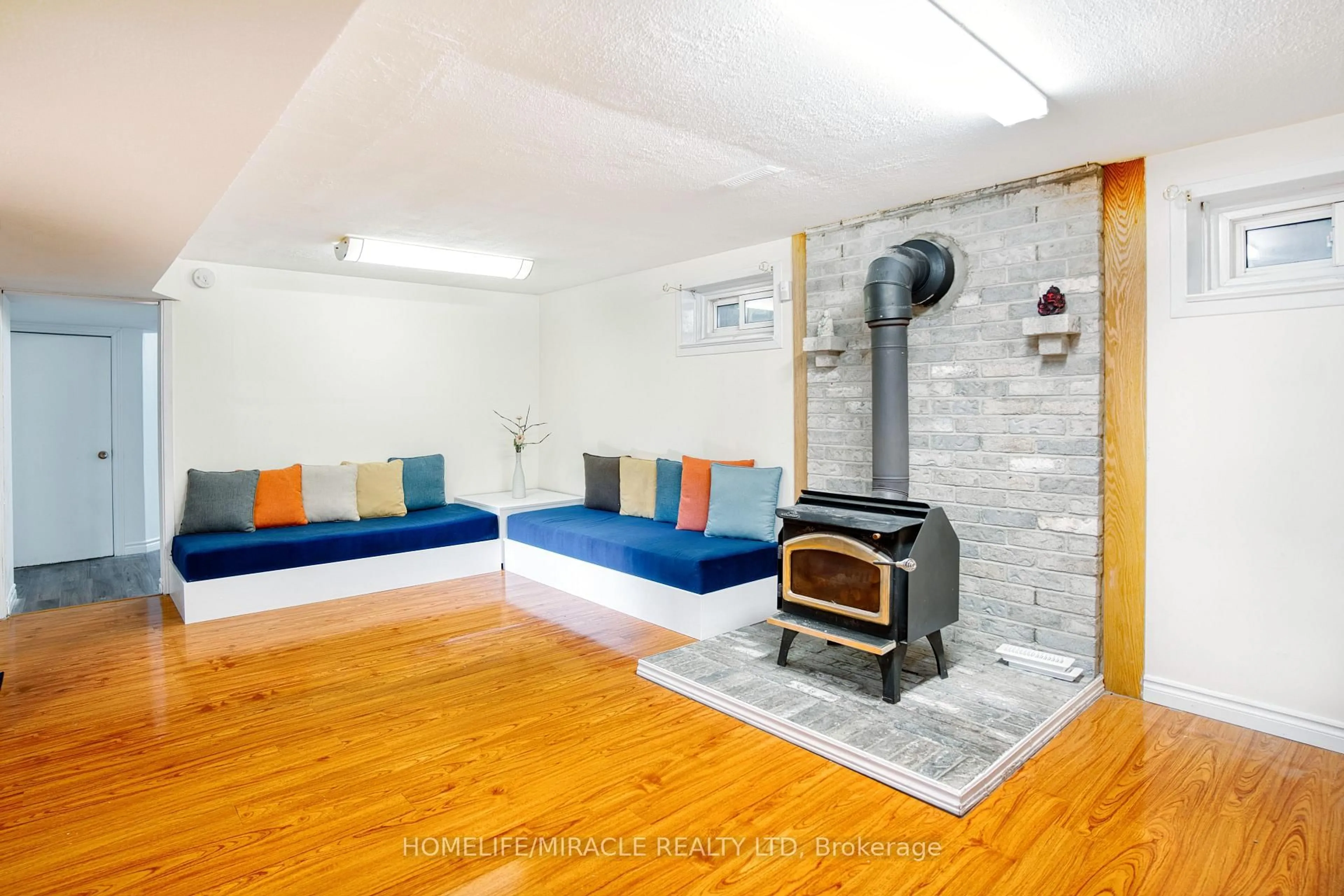 Living room with furniture, unknown for 3353 Martins Pine Cres #409, Mississauga Ontario L5L 1G3