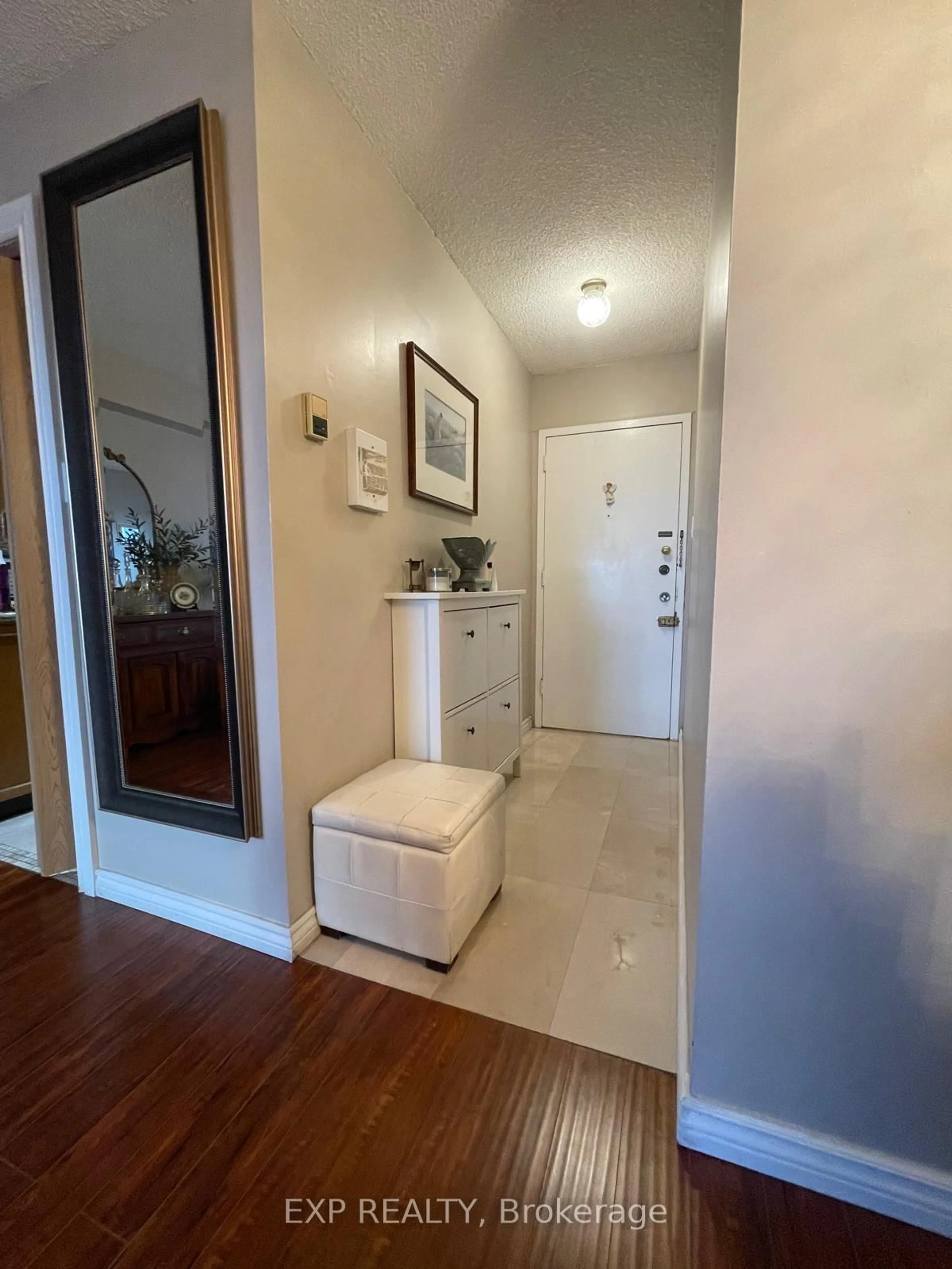 Indoor entryway for 200 Lotherton Ptwy #508, Toronto Ontario M6B 2G8