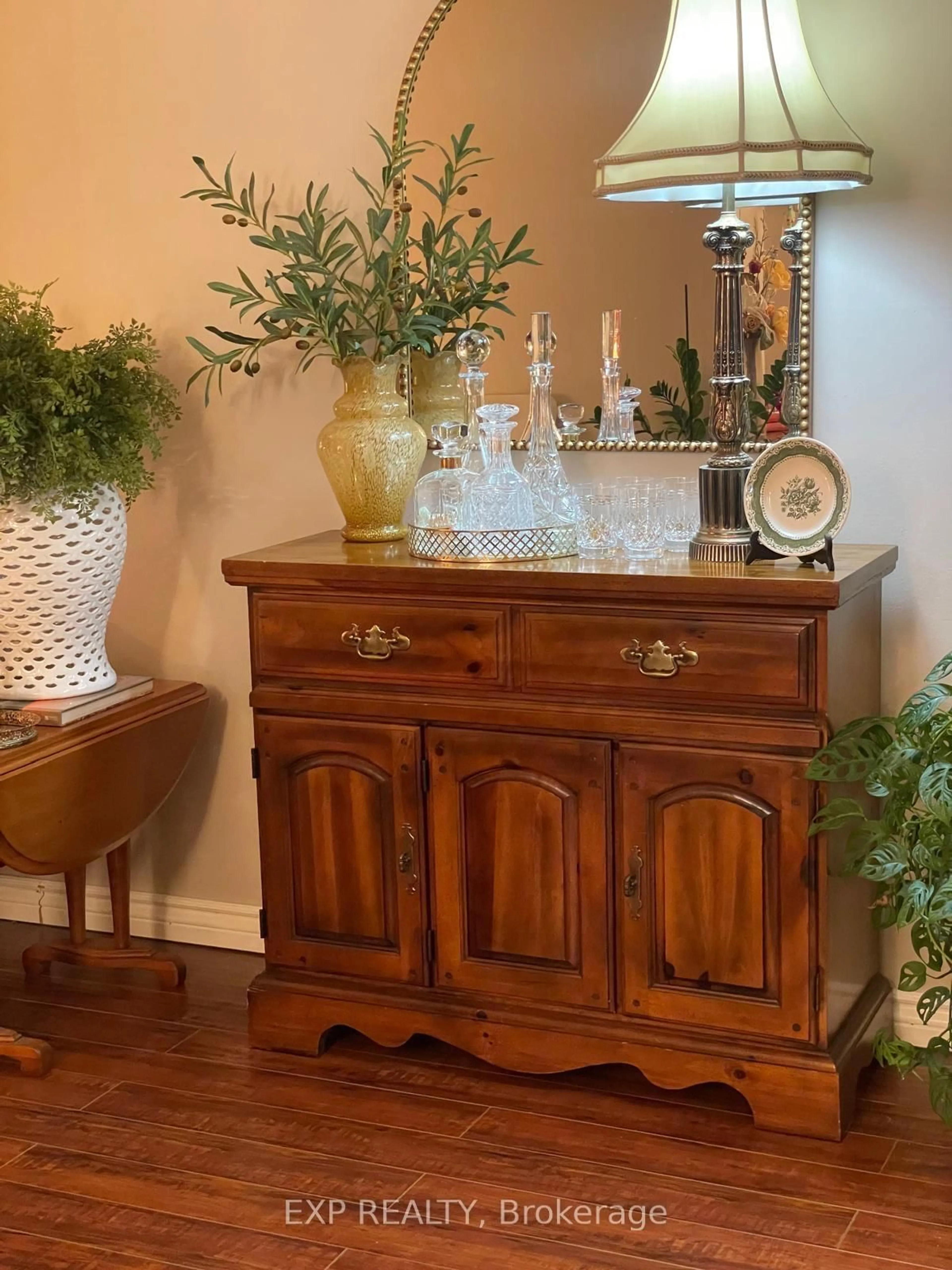 Indoor entryway for 200 Lotherton Ptwy #508, Toronto Ontario M6B 2G8