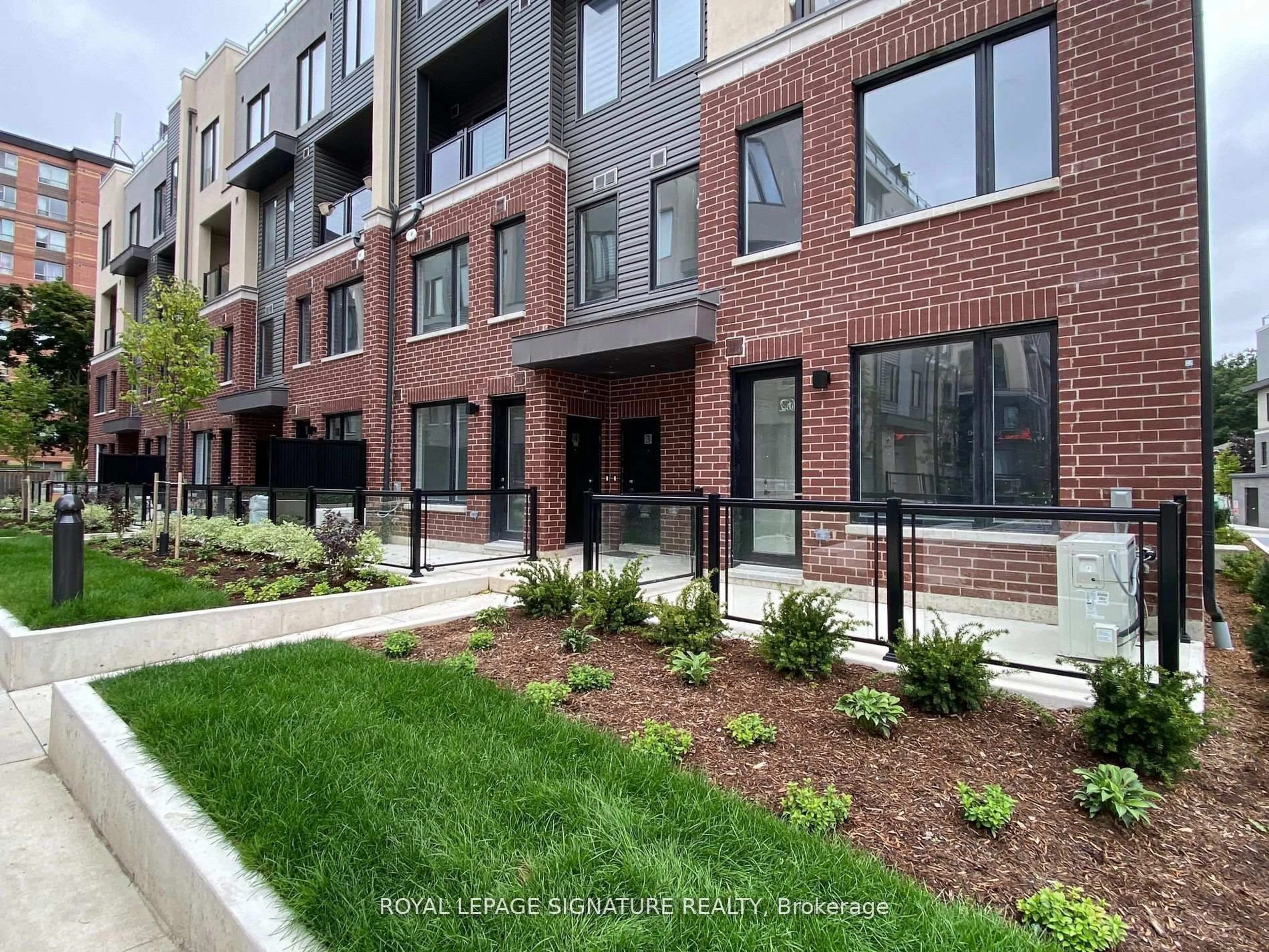 Home with brick exterior material, street for 3566 Colonial Dr #4, Mississauga Ontario L5L 0C1