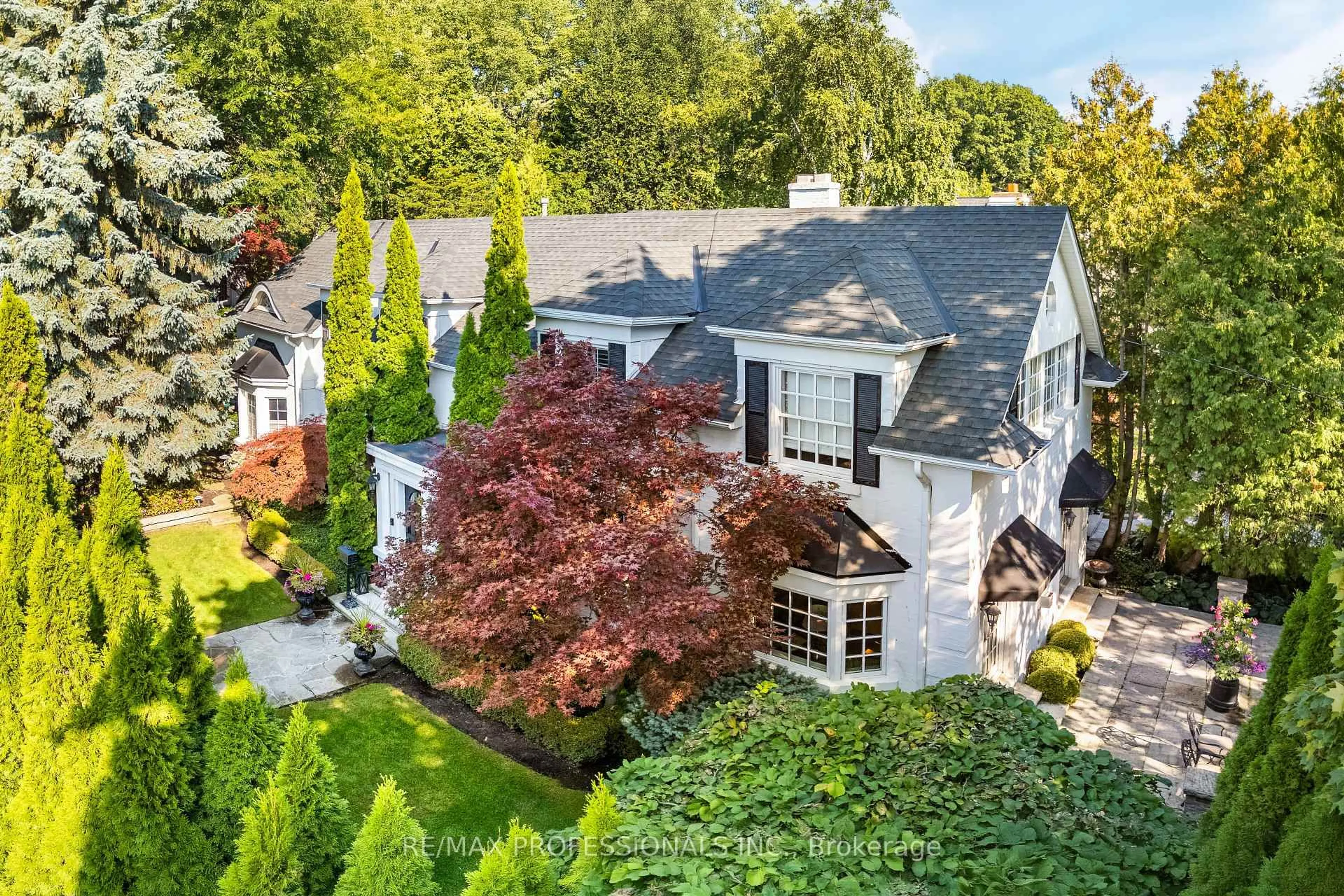 A pic from outside/outdoor area/front of a property/back of a property/a pic from drone, street for 2 Canterbury Rd, Toronto Ontario M9A 2X7