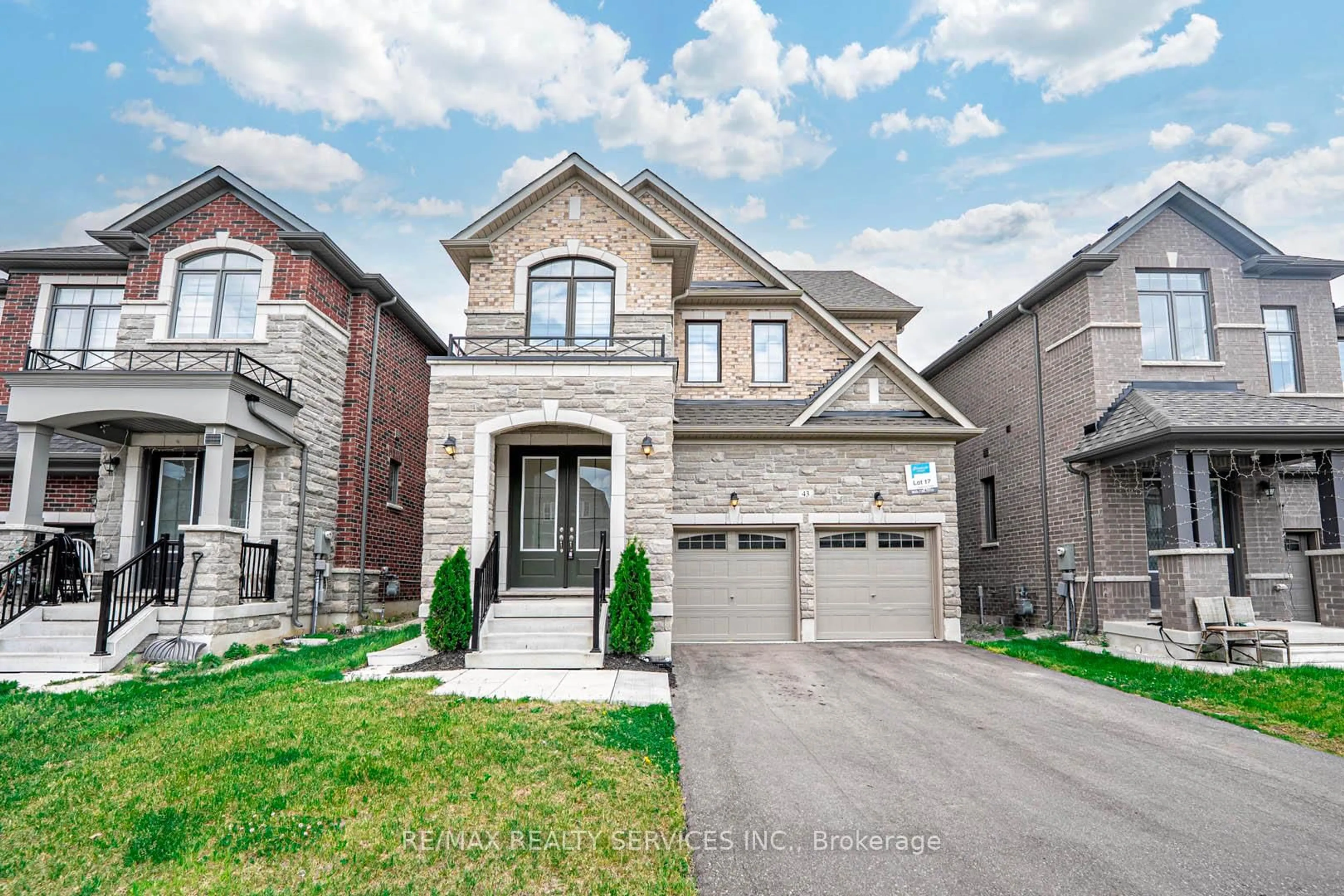Home with brick exterior material, street for 43 Rainbrook Clse, Brampton Ontario L6R 0Y9