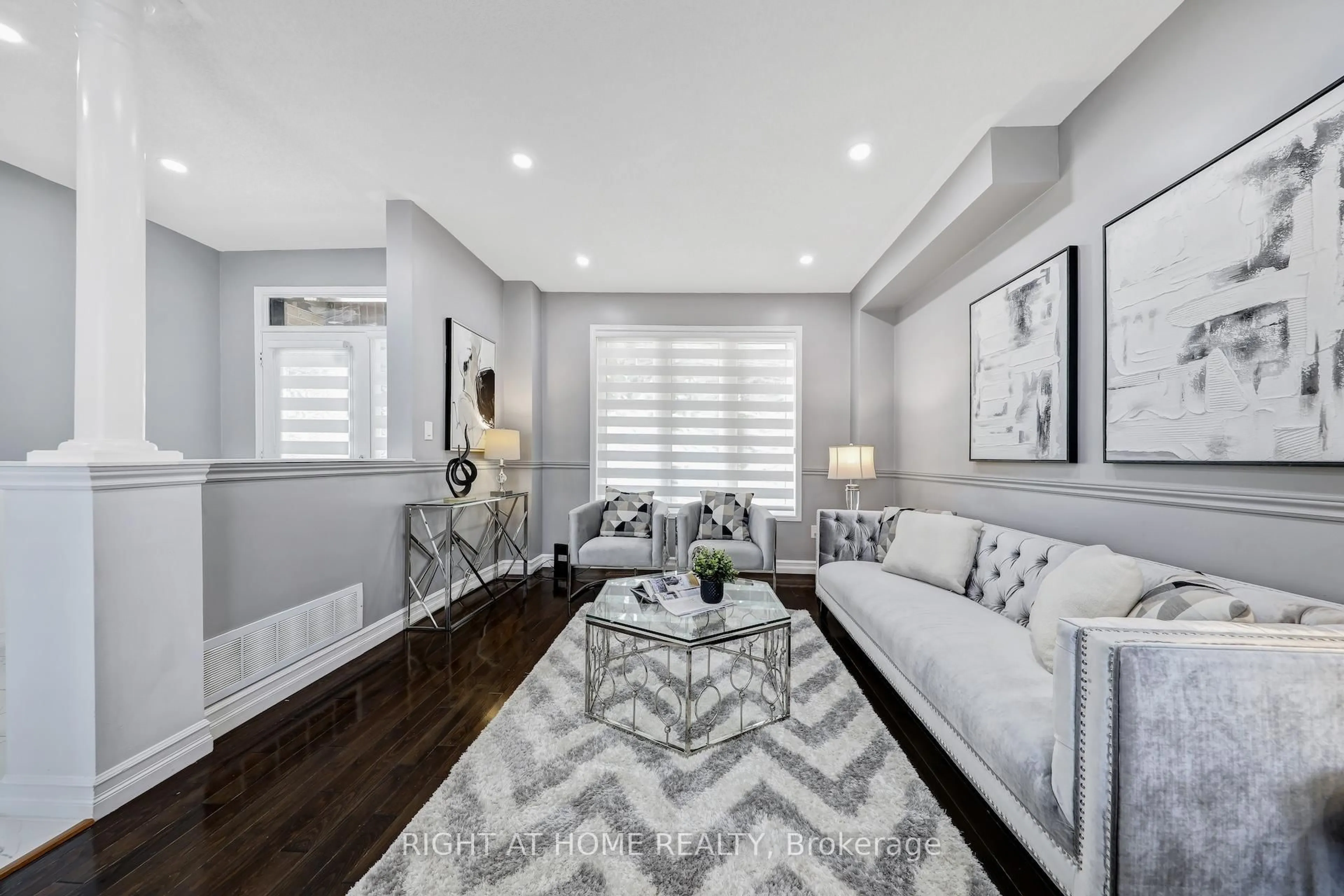 Living room with furniture, unknown for 332 Rosegate Way, Oakville Ontario L6H 7K7