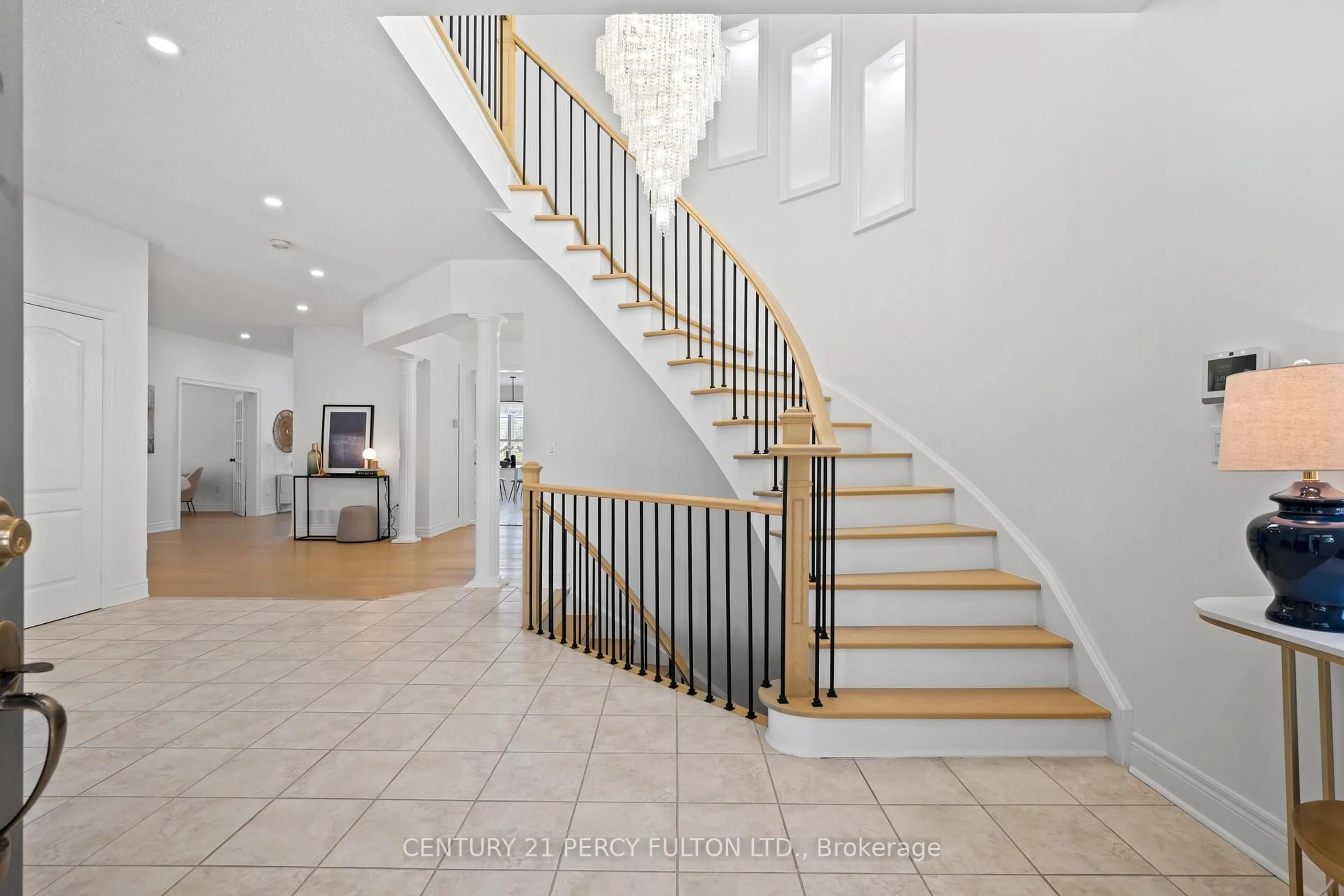 Unknown for 35 Donwoods Crt, Brampton Ontario L6P 1T6