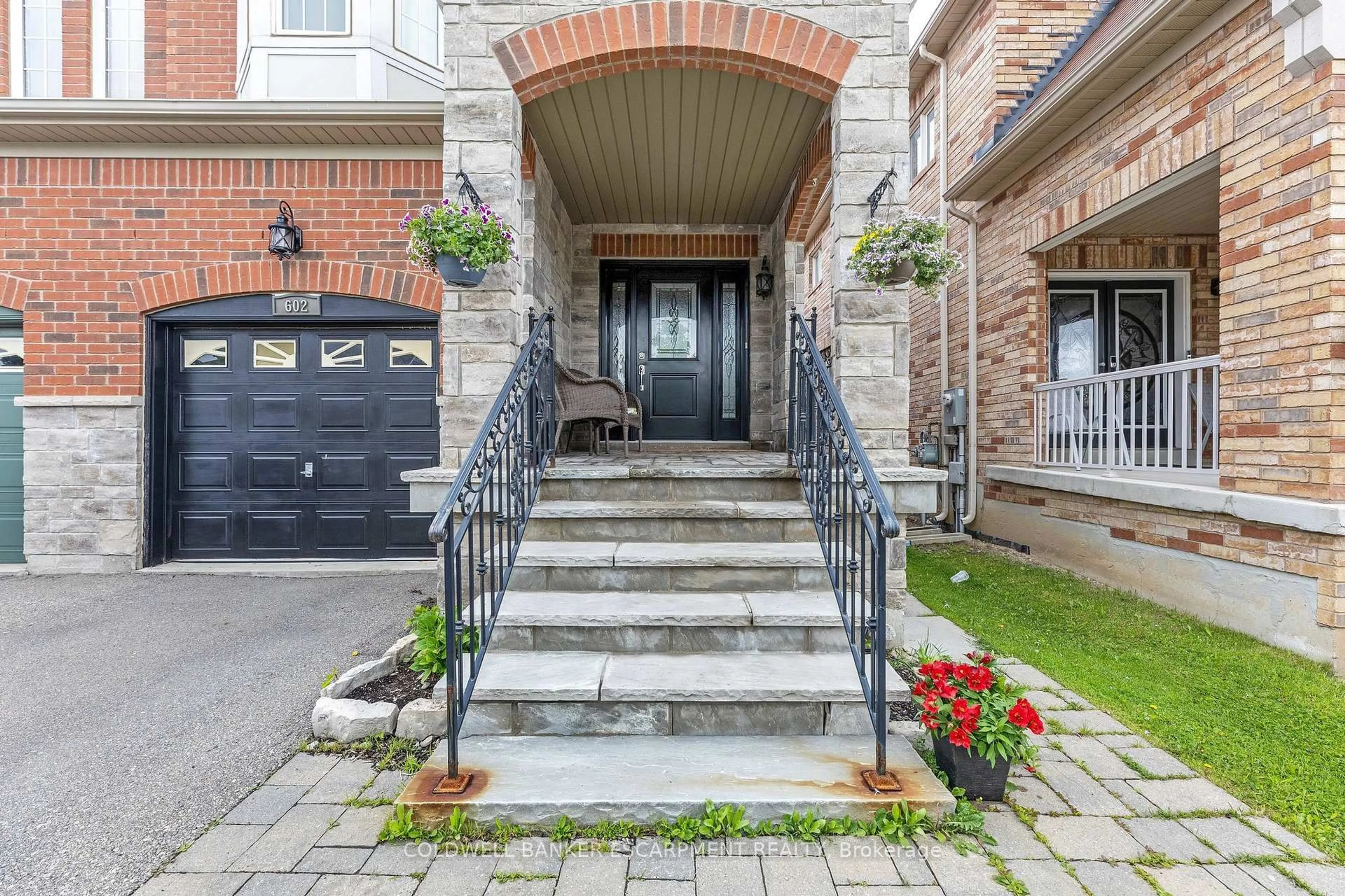 Indoor entryway for 602 Yates Dr, Milton Ontario L9T 7R1