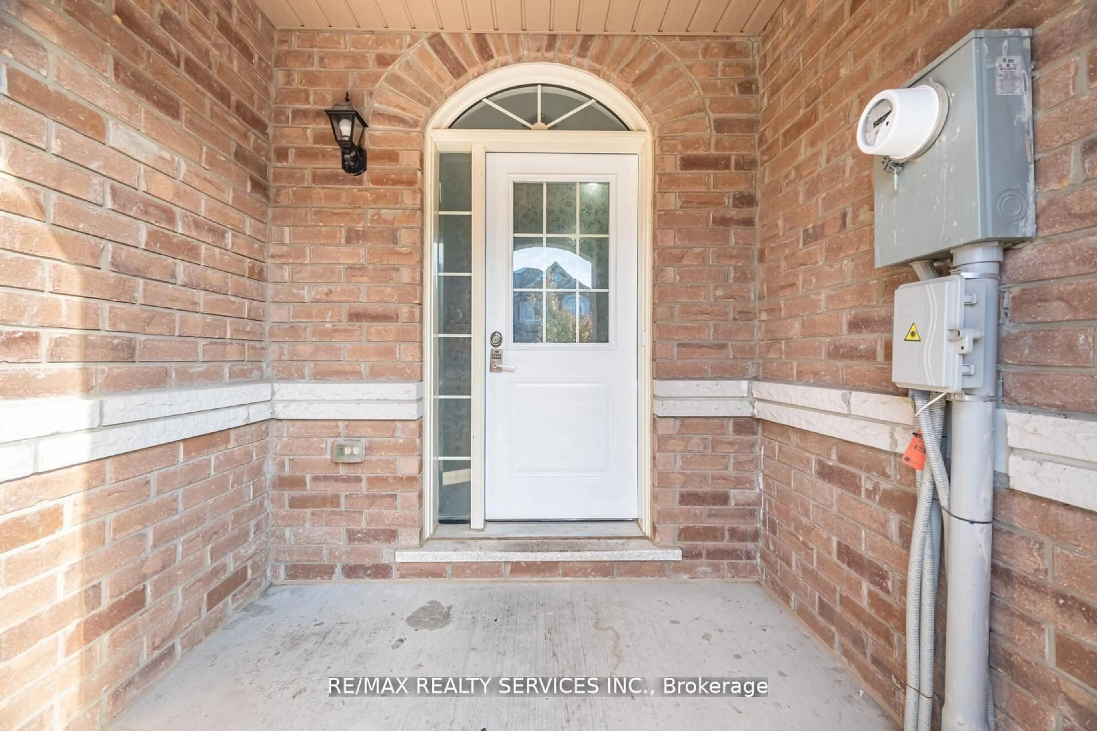Indoor entryway for 65 Fann Dr, Brampton Ontario L7A 4L3