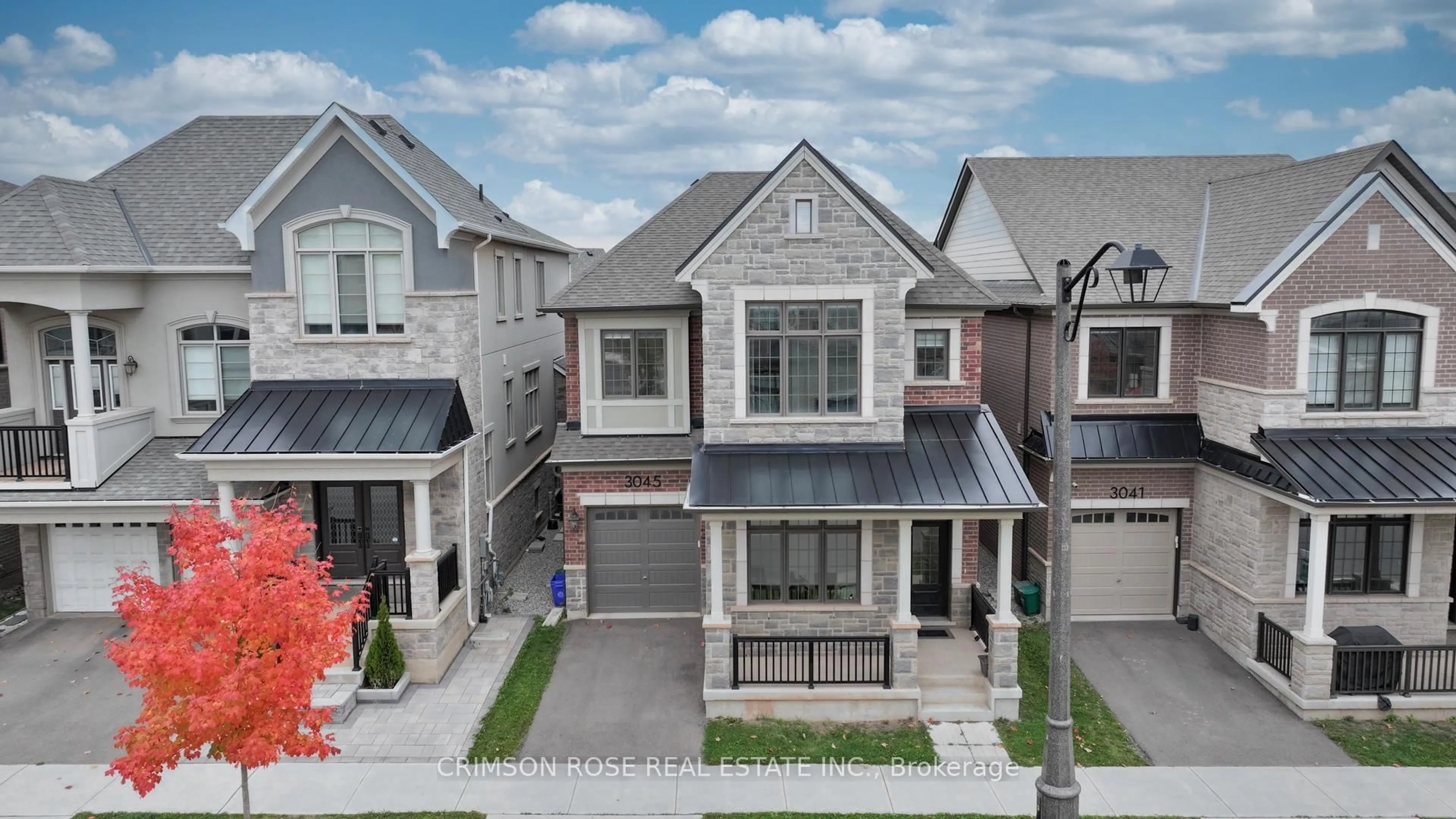A pic from outside/outdoor area/front of a property/back of a property/a pic from drone, street for 3045 William Cutmore Blvd, Oakville Ontario L6H 3S2