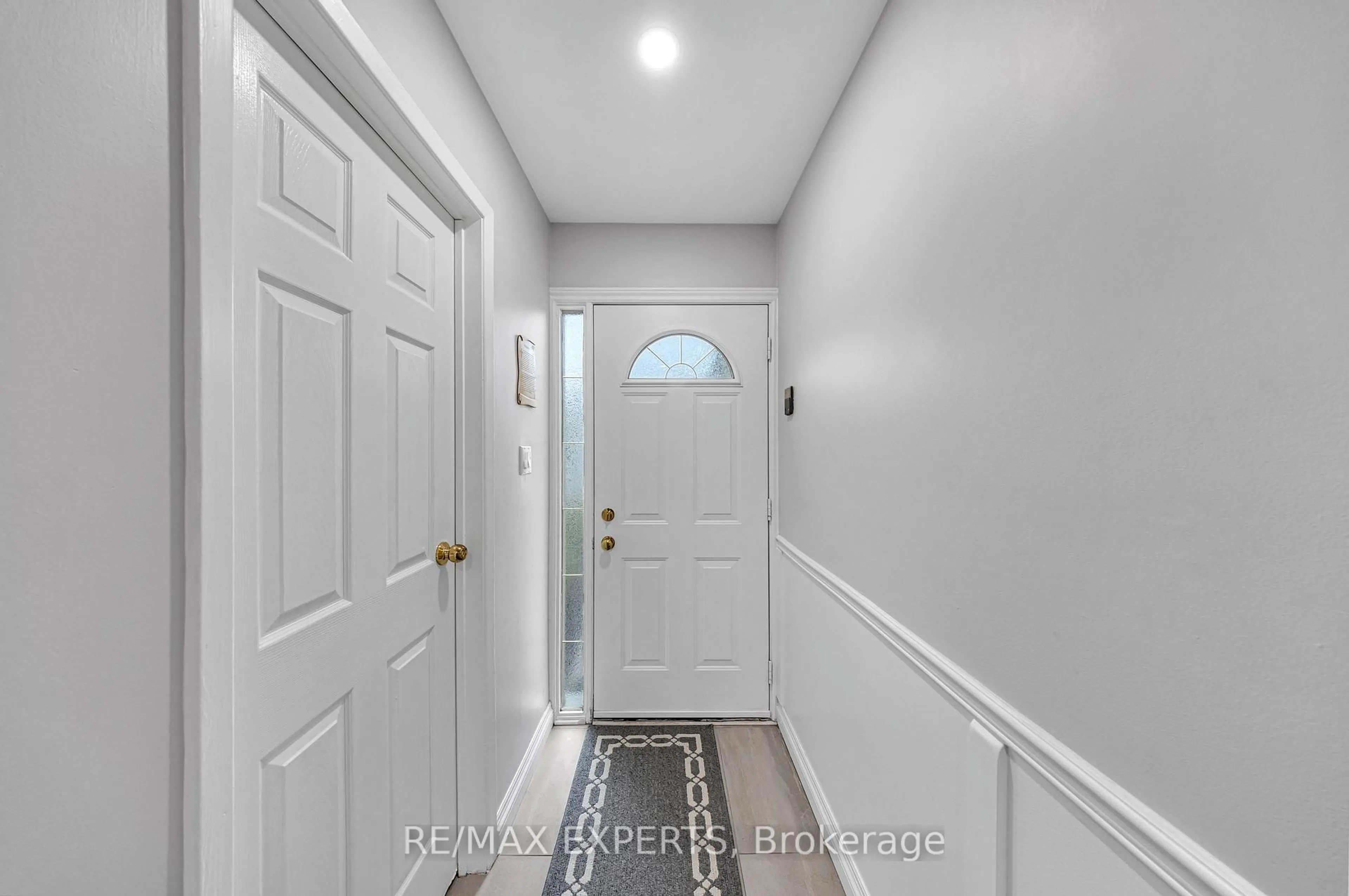 Indoor entryway for 2676 Folkway Dr #55, Mississauga Ontario L5L 2G5