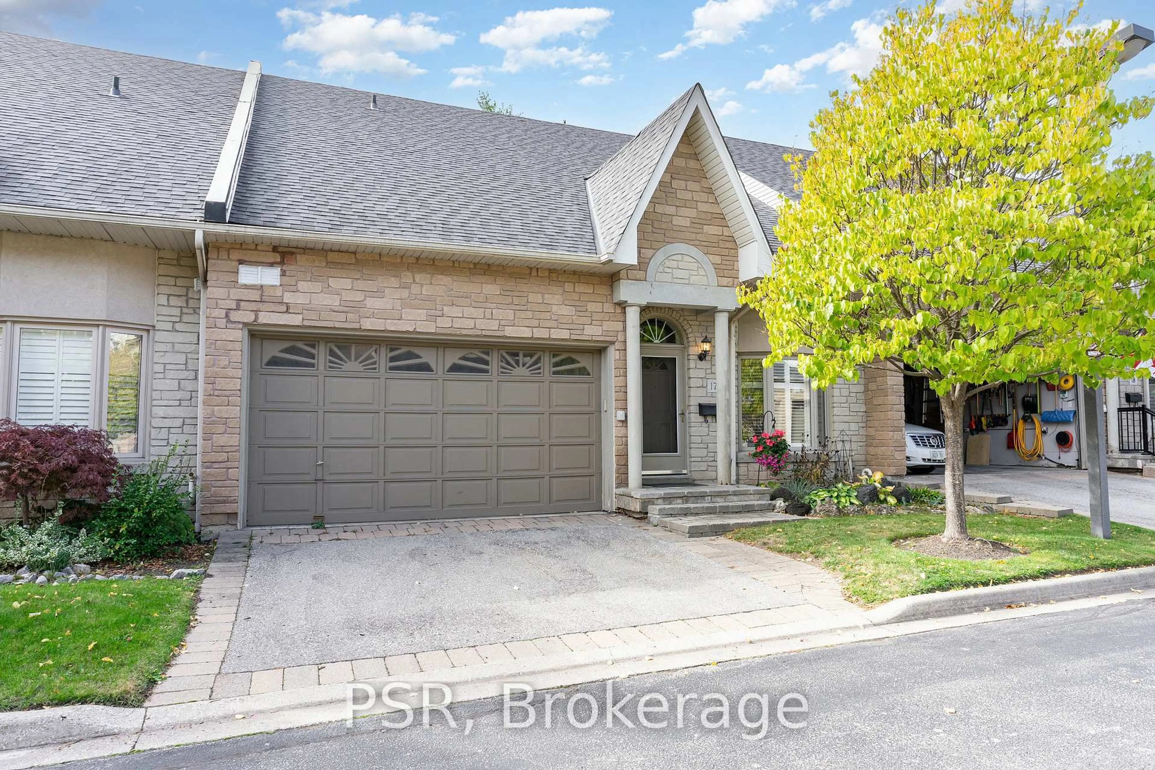 Home with brick exterior material, street for 1010 Cristina Crt #17, Mississauga Ontario L5J 4T7