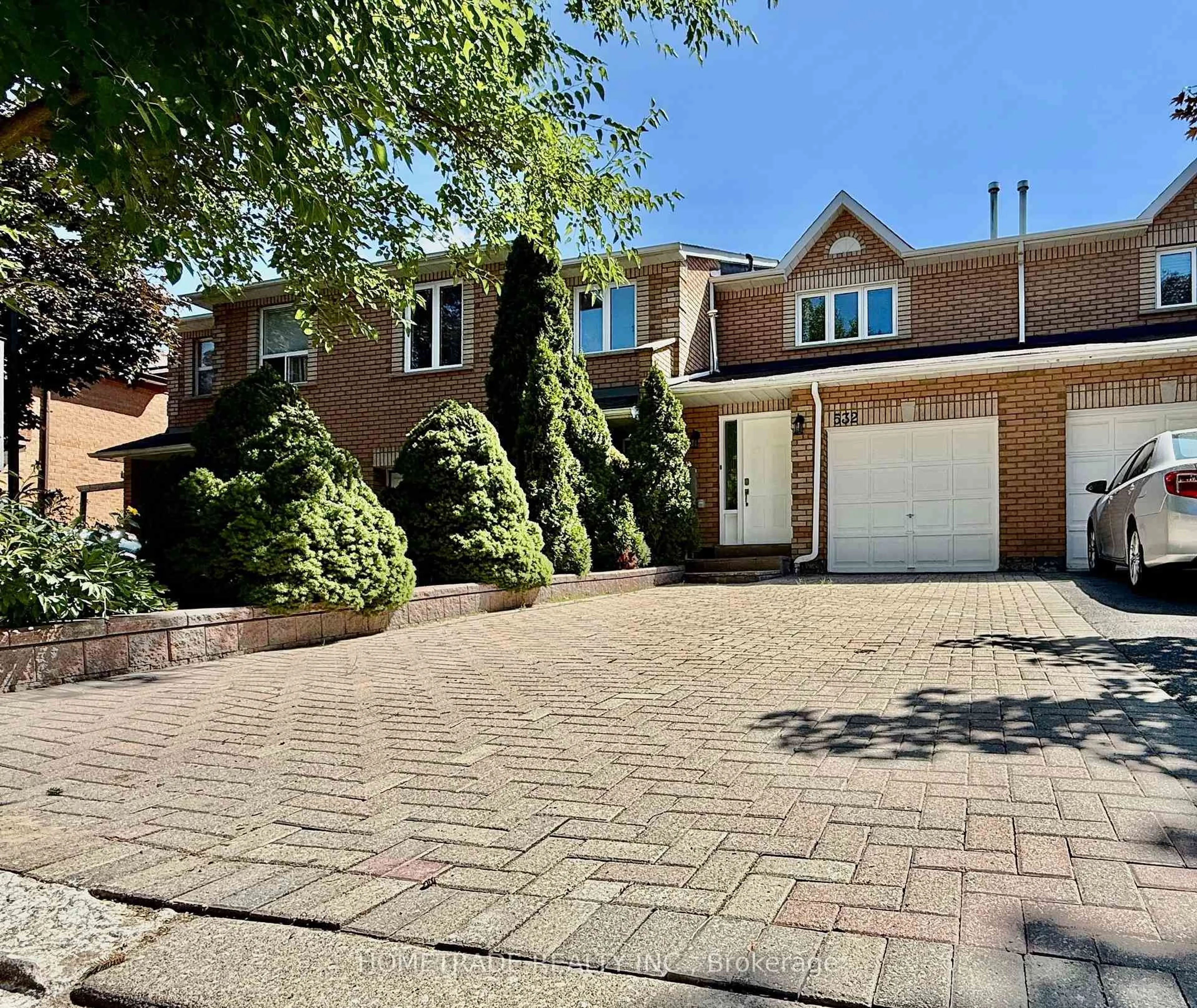A pic from outside/outdoor area/front of a property/back of a property/a pic from drone, street for 532 Steddick Crt, Mississauga Ontario L5R 3T1